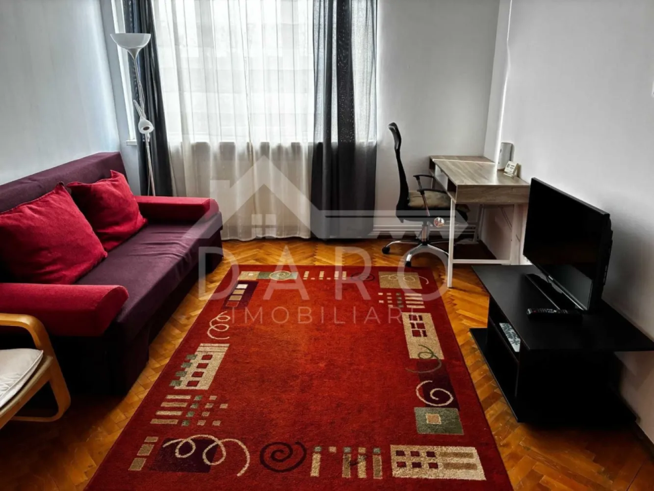 🏡 Apartament 2 camere de vânzare – Cornișa | Aproape de UMF | 109.700 - 🏡 Apartament 2 camere de vânzare – Cornișa | Aproape de UMF | 109.700 € Se oferă spre vânzare un apartament cu 2 camere, situat în cartierul Cornișa, în imediata apropiere a căminelor studențești și a Universității de Medicină și Farmacie. 💶 Preț: 109.700 € (ușor negociabil) 📍 Etaj: 4 din 5 🔑 Disponibil pentru mutare imediată Avantaje locație: 📍 La aproximativ 7–15 minute de mers pe jos până la UMF 📍 Zonă liniștită, cu mult spațiu verde și copaci 📍 Aproape de magazine, restaurante, farmacii și școli 📍 Parcare disponibilă în imediata vecinătate a blocului 💎 Ideal pentru locuință personală sau investiție pentru închiriere către studenți/rezidenți. Dotări și caracteristici: ✔ Complet mobilat ✔ Centrală termică proprie ✔ Aer condiționat (split) ✔ Geamuri termopan ✔ Ușă metalică ✔ Două balcoane ✔ Compartimentare practică și spații luminoase 🤝 Proprietate promovată prin DARO Imobiliare 💳 Vrei să cumperi prin credit? Prin Kiwi Finance beneficiezi de: ✔ analiză GRATUITĂ a eligibilității ✔ acces la oferte de la peste 12 bănci ✔ negocierea dobânzii în favoarea ta ✔ suport complet până la semnarea contractului 📞 Detalii și vizionări: Coman Maria – DARO Imobiliare & Kiwi Finance 📱 0749 535 729 🔑 DARO Imobiliare – găsim proprietatea potrivită. 💳 Kiwi Finance – obținem creditul pentru a o cumpăra. }}