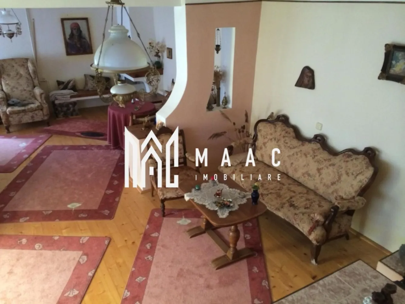 Casă individuală I Rustic I 100 mpu I Curte 2000 mp I Nemșa - MAAC Imobiliare vă prezintă pentru cumpărare o proprietate deosebită în satul Nemșa, jud. Sibiu. Un teren cu suprafața totală de 2000 mpu și o casă construită cu amprenta de 142 mp, formată din: -1 living spațios, 3 dormitoare, 1 bucătărie , 1 baie, 2 cămări , 2 holuri, 1 pivniță de 103 mpu. Curtea de 800 mp utili este alcătuită din următoarele anexe: -1 garaj de 32 mp, 1 grajd de 50 mp, 1 șură de 96 mp, terasă cu grill. Grădina de 1200 metri pătrați lucrată an de an. Construcția a fost renovată în anul 2000, amenajată în stil rustic, mobilată cu mobilier restaurat. Acoperișul a fost reabilitat în anul 2024. Încălzirea se face pe baza sobelor pe gaz cu posibilitatea convertirii pe lemn. Casa este racordată la toate utilitățile. - Această proprietate minunată situată pe teren intravilan de 2000 mp reprezintă o oportunitate excelentă pentru cei care caută un loc liniștit și bine echipat. Cu o întindere vastă, această proprietate oferă intimitate și confort într-un cadru natural deosebit. - Contactați-ne pentru a discuta detaliile acestei oferte imobiliare deosebite și pentru a programa o vizionare, specificând ID CP2366575. }}