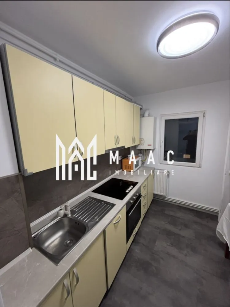 Apartament 2 camere | Balcon | Pivnita | 50 MPU | Central - MAAC Imobiliare vă propune spre închiriere apartament 2 camere decomandate – Central – 50 mp Apartament de închiriat în Sibiu, situat în zonă ultracentrală,aproximativ 10 minute de centrul orașului și 5 minute de facultăți. Poziționarea oferă acces rapid la magazine, transport public și instituții de interes. Date apartament: 2 camere decomandate Suprafață utilă: 50 mp Etaj: 4 Apartament luminos și bine compartimentat Balcon spațios Pivniță inclusă Compartimentare: Bucătărie 2 dormitoare Bai 1 Debara Cămară Balcon Dotări: Plită cu inducție Cuptor Mașină de spălat vase Complet mobilat și utilat Electrocasnice necesare pentru locuire pe termen lung Pentru mai multe detalii precizati telefonic ca ati vazut anuntul cu ID: CP2934155 }}