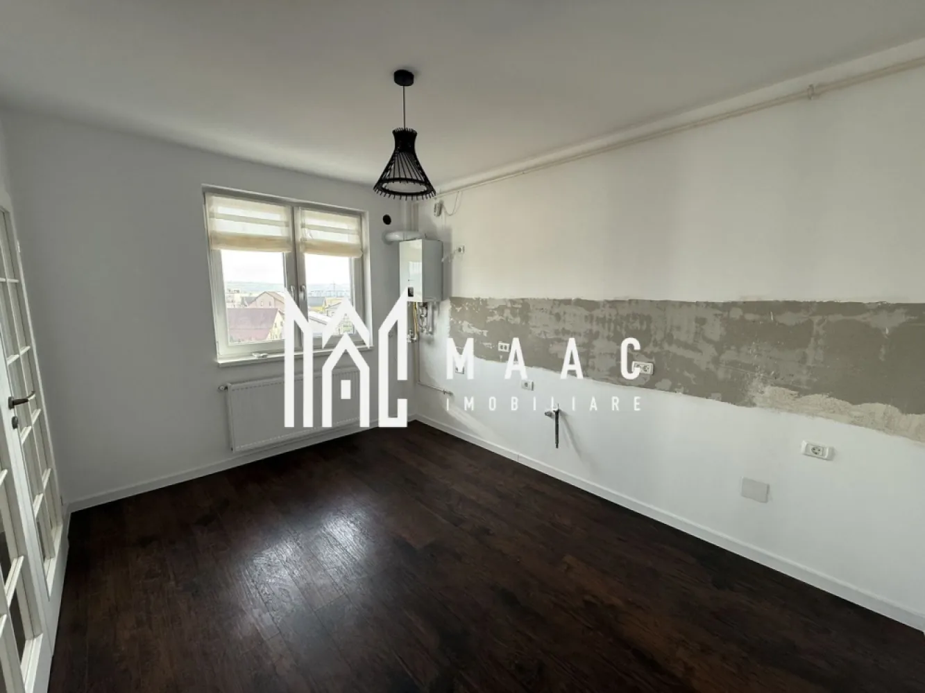 Apartament 3 camere | 150 MP | Balcon | La cheie | 2 Parcari