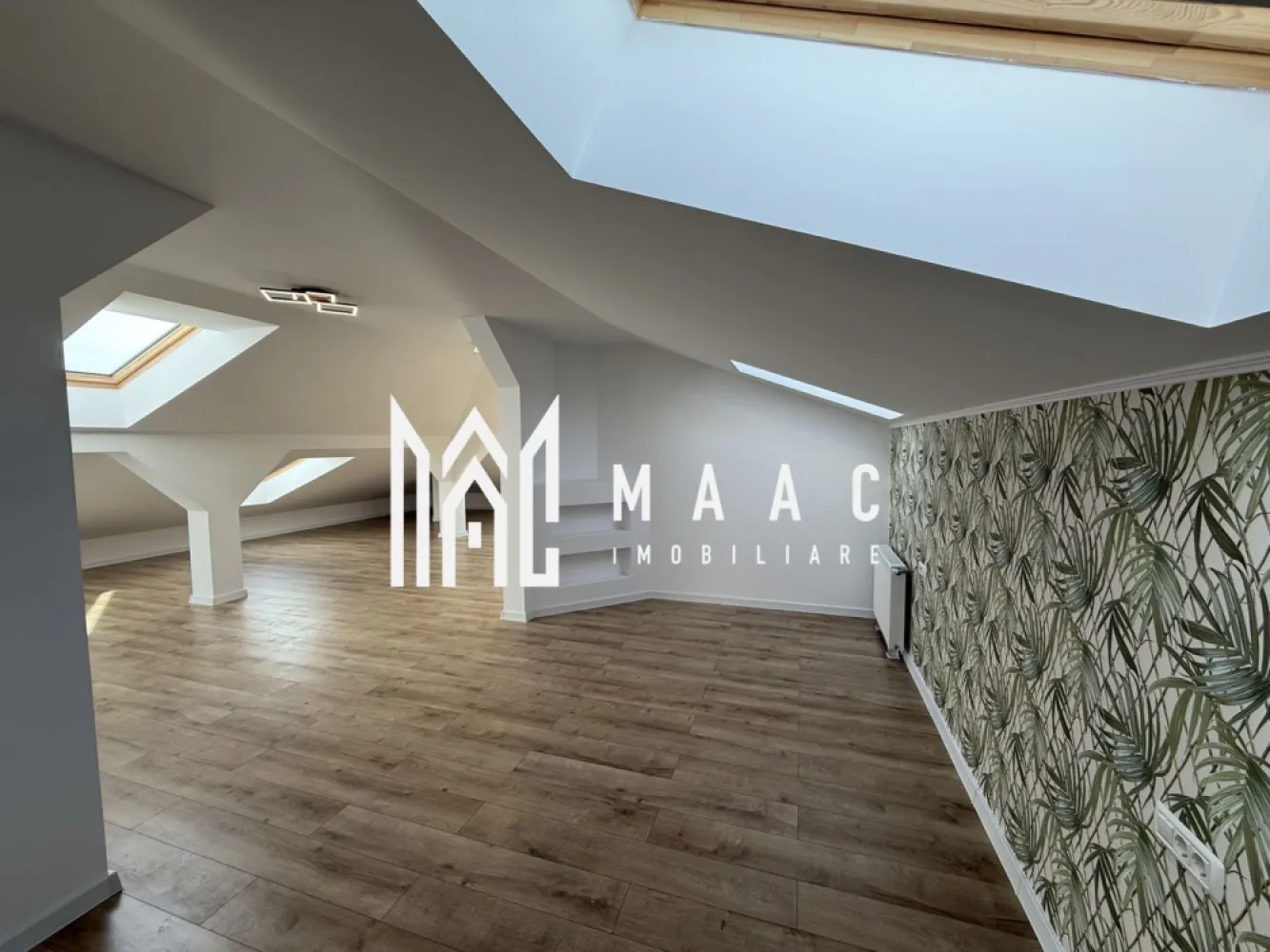 Apartament 3 camere | 150 MP | Balcon | La cheie | 2 Parcari