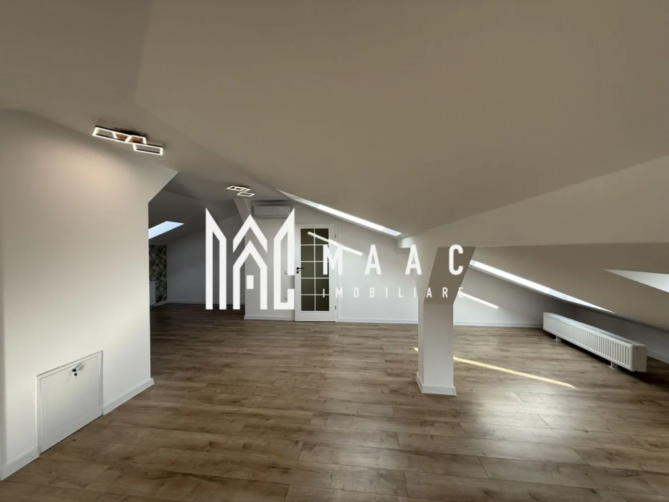 Apartament 3 camere | 150 MP | Balcon | La cheie | 2 Parcari