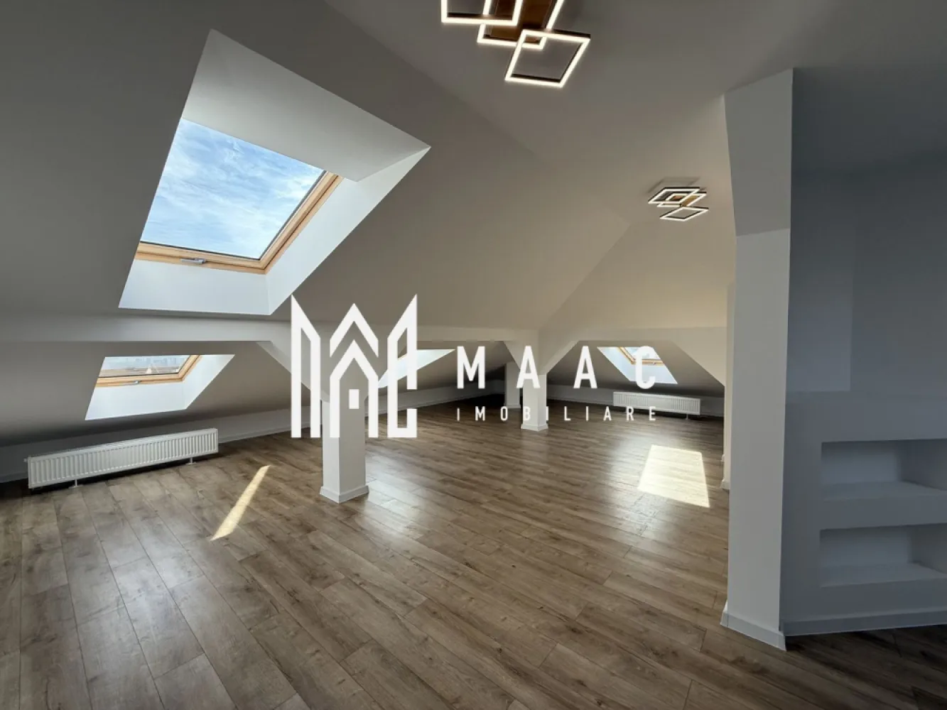 Apartament 3 camere | 150 MP | Balcon | La cheie | 2 Parcari