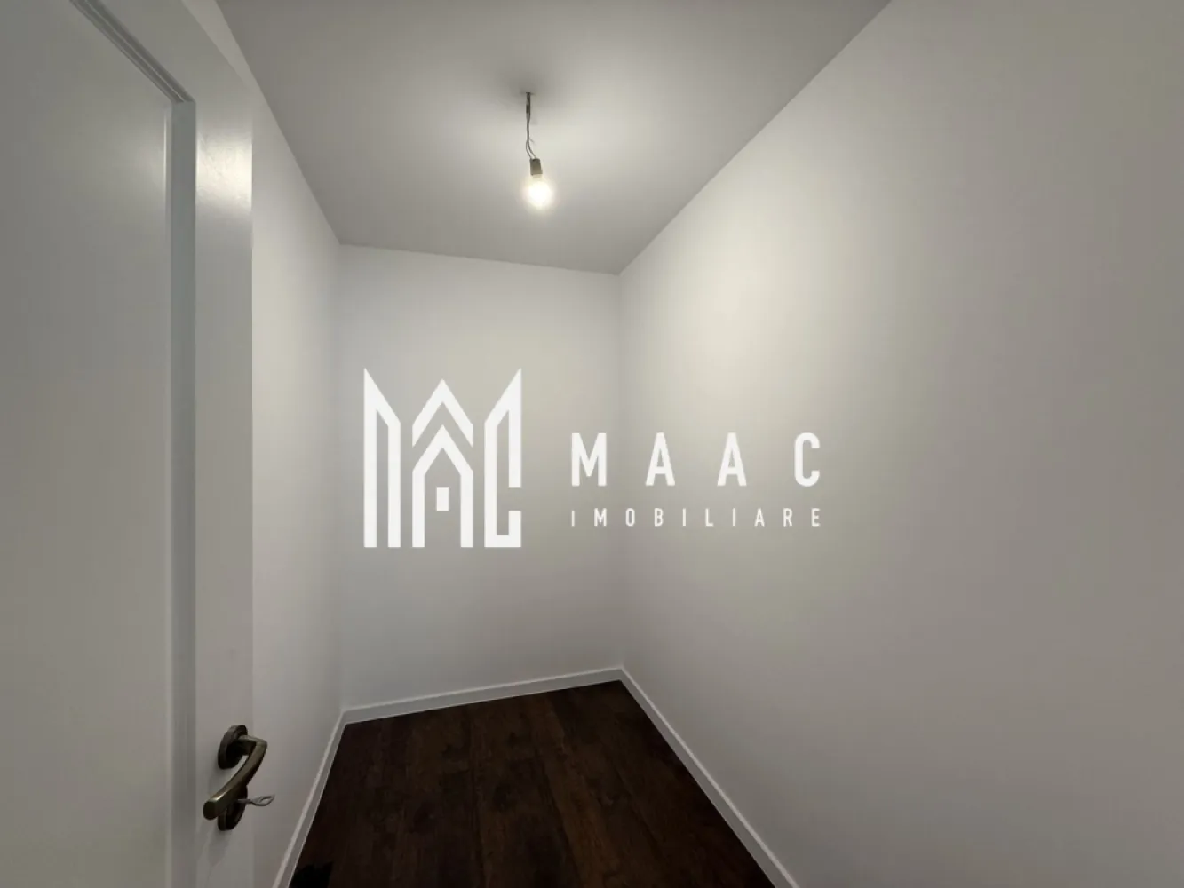 Apartament 3 camere | 150 MP | Balcon | La cheie | 2 Parcari