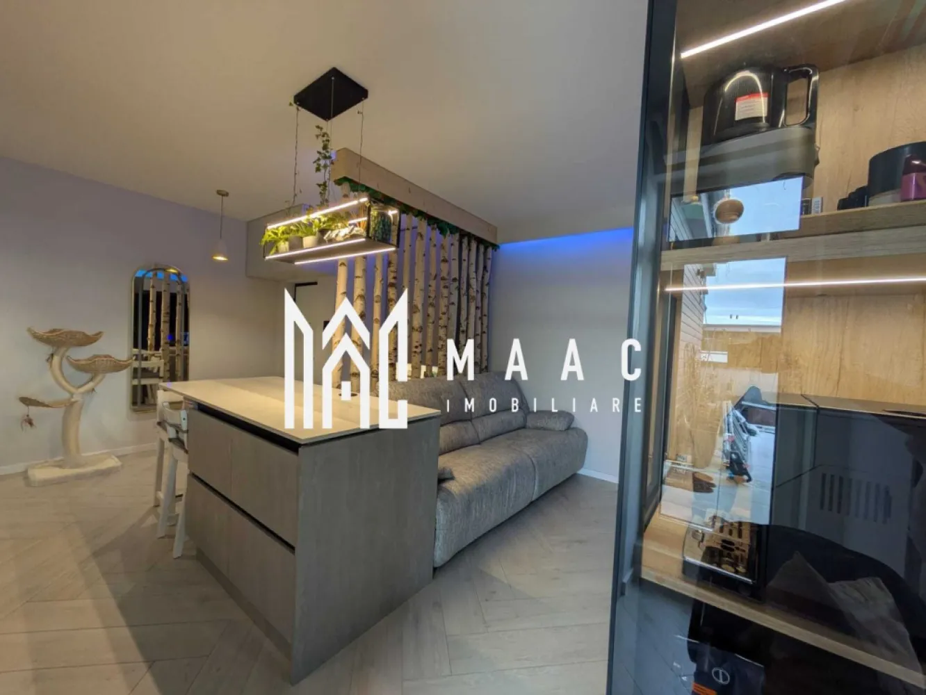 Penthouse 3 Camere | 60Mp | 2 Locuri de Parcare | Vedere Panoramica - MAAC Imobiliare vă prezintă un penthouse premium – confort, tehnologie și lifestyle la superlativ Zonă Turnișor – Sibiu Etaj 4, cu lift din garaj până la nivel Se vinde un apartament tip penthouse, conceput pentru persoane care își doresc confort real, eficiență, tehnologie integrată și zero investiții după mutare. O proprietate rară, realizată la standard premium, unde fiecare detaliu a fost atent gândit. Date principale Suprafață utilă: 60 mp Terasă spectaculoasă: 40 mp 2 locuri de parcare în garaj subteran Boxă amenajată cu rafturi Costuri reduse de întreținere Se vinde complet mobilat și utilat Concept & Poziționare Apartamentul este ideal: Persoane care lucrează de acasă Cei care caută o locuință „de retragere”, unde totul este deja realizat la standard premium Materiale durabile, ușor de întreținut, echipamente de top și soluții smart integrate – totul pregătit pentru un stil de viață modern. Dotări Premium incluse în preț Tehnologie & Smart Home Jaluzele exterioare electrice Somfy Iluminat smart complet Govee (dimmable, RGB, temperatură reglabilă) Întrerupătoare & prize touch Livolo Încălzire în pardoseală cu termostat smart Sistem climatizare inverter Daikin Emura 18.000 BTU 2 sisteme ventilație cu recuperare de căldură PRANA Dezumidificatoare + umidificatoare cu purificare HEPA Alecoair Filtre profesionale apă Aquator Robot aspirator/mop Roborock Majoritatea echipamentelor sunt controlabile din aplicație sau telecomandă. Bucătărie & Electrocasnice Electrocasnice premium Miele & Bosch Blaturi și contrablat din compozit Insulă centrală Espressor automat Gaggia Magenta Milk Mobilier & Design Mobilă premium MDF mat, feronerie profesională Blum Uși Porta Doors (filomuro, antifonică 37 dB, sticlă mată) Termopane mari Rehau Gresie & faianță Paradyz Riflaj acustic din lemn de tec Perete decorativ din trunchi de mesteacăn cu mușchi stabilizat Rigips antifonant dublat Dormitor matrimonial Pat din lemn masiv, esență tare Saltea profesională hotelieră 160x200 (valoare ~13.000 RON) Cameră copil Pat 120x200 lemn masiv Scară sport cu bară tracțiuni Pereți antifonați Bai WC smart cu bideu integrat Lavoar dublu Cabină duș cu geam și sistem de ventilație dedicat Terasă panoramică – un spațiu de lifestyle Cei 40 mp de terasă devin o extensie reală a livingului: Vedere deschisă către Sibiu și Munții Făgăraș Marchiză electrică 4,5 x 5 m Zonă BBQ (grătar electric Ninja) Paturi înălțate pentru verdețur Zonă dining + șezlonguri Un spațiu rar întâlnit în Turnișor – privat, aerisit, luminos, cu panoramă largă. Proprietatea se vinde exact ca în prezentare, cu majoritatea dotărilor incluse. Ideală pentru cineva care dorește să se mute fără investiții suplimentare. Pentru mai multe detalii sau pentru programarea unei vizionări, vă rugăm să ne contactați specificând ID:CP2933183 }}