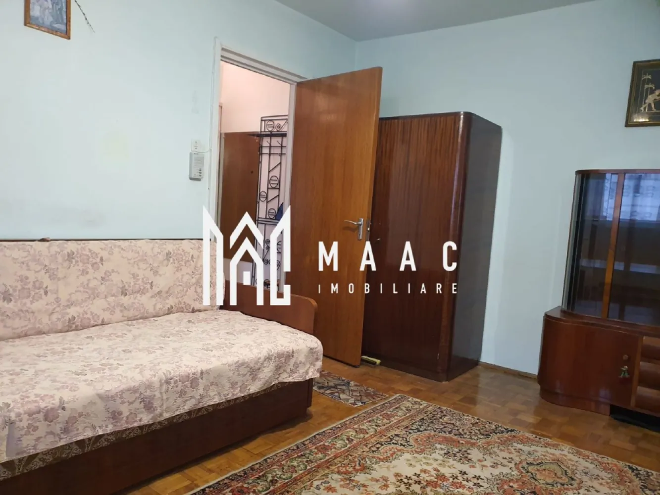 Apartament 2 camere | 48mp utili | Zona Rahovei - MAAC Imobiliare vă propune spre închiriere un apartament cu 2 camere semidecomandate, situat în zona Rahovei, retras de la strada principală, într-un cartier foarte liniștit, cu multă verdeață — ideal pentru cei care caută confort și intimitate. Detalii apartament Etaj: 4 din 5 Compartimentare: semidecomandată Balcon generos Centrală proprie Izolat atât la exterior, cât și la interior Compartimentare 2 camere semidecomandate Bucătărie închisă 2 holuri Debara Cămară Dressing Balcon spațios Dotări & finisaje Parchet din lemn lăcuit Uși din lemn lăcuite Mobilă veche, bine întreținută Centrală termică proprie Izolație exterioară și interioară Avantaje Zonă retrasă de la strada principală Foarte liniștită, cu mult spațiu verde Compartimentare practică, cu multe spații de depozitare Locație: Zona Rahovei — foarte aproape de Shopping City, Lidl, Kaufland, Mega Image, școli, mijloace de transport, dar ferit de zgomotul urban. 📞 Contactează-ne pentru mai multe detalii sau pentru a programa o vizionare, menționați CP2928921! }}