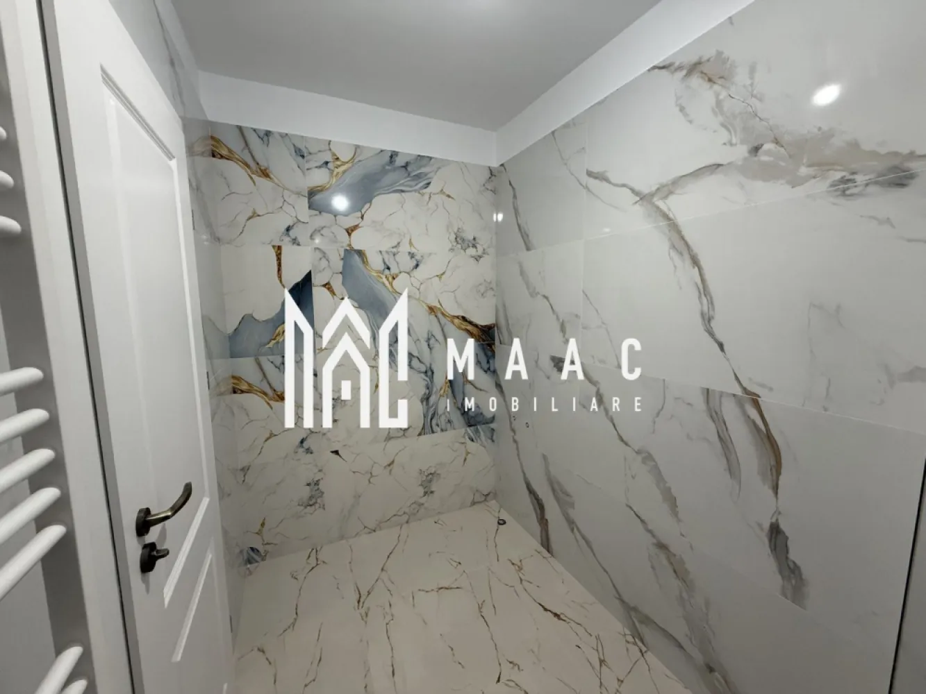 Apartament 3 camere | 150 MP | Balcon | La cheie | 2 Parcari