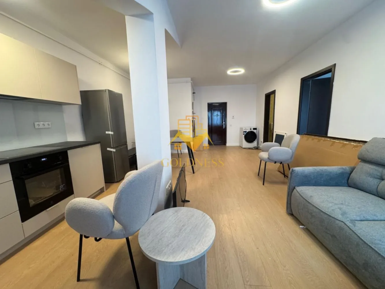 2 camere, totul nou, Calea Turzii, Zona Leroy Merlin, Pet Friednly - GOLDNESS Imobiliare vă propune spre inchiriere un apartament cu 2 camere complet mobilat și utilat, la etajul 5 într-un imobil de 5 etaje, în Cartierul Calea Turzii. Posibilitate de parcare in zona! Se află în apropierea stațiilor de transport în comun, magazine, restaurante, spații verzi, farmacii, etc. Apartamentul este compartimentat astfel: - dormitor cu pat matrimonial si dulap pentru haine - living cu bucatarie open space complet utilată și mobilată, canapea extensibilă, loc de servit masa - baie cu cada, calorifer port prosop și dulap pentru depozitare. Imobilul este dotat cu toate cele necesare- centrală proprie, frigider, aragaz, hotă, mașină de spălat haine, etc. Dacă sunteți interesați de acest apartament și doriți să îl vizionați, dar și pentru alte oferte nu ezitați să ne contactați telefonic sau prin e-mail. Vă stăm la dispoziție! Pentru intermediere se percepe un comision de 50% din preț! }}