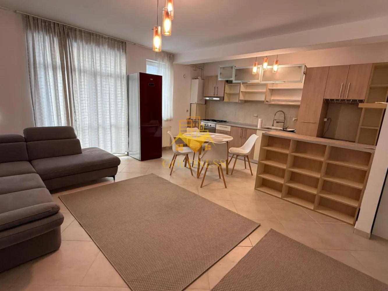 2 camere open space, balcon parcare, Buna Ziua, Lidl, Panemar - GOLDNESS Imobiliare vă propune spre închiriere un apartament cu 2 camere complet mobilat și utilat, la etajul 2 într-un imobil de 3 etaje, în Cartierul Buna Ziua. Dispune de loc de parcare! Se află în apropierea stațiilor de transport în comun, magazine, restaurante, spații verzi, farmacii, etc. Apartamentul este compartimentat astfel: - dormitor cu pat matrimonial, dressing, noptiere - living cu bucatarie open space complet utilată și mobilată, canapea extensibilă, loc de servit masa - baie cu cabina de dus, calorifer port prosop și dulap pentru depozitare. - un balcon de 2 mp si unul de 5 mp. Imobilul este dotat cu toate cele necesare- centrală proprie, frigider, aragaz, hotă, mașină de spălat haine, etc. Dacă sunteți interesați de acest apartament și doriți să îl vizionați, dar și pentru alte oferte nu ezitați să ne contactați telefonic sau prin e-mail. Vă stăm la dispoziție! Pentru intermediere se percepe un comision de 50% din prețul chiriei! }}