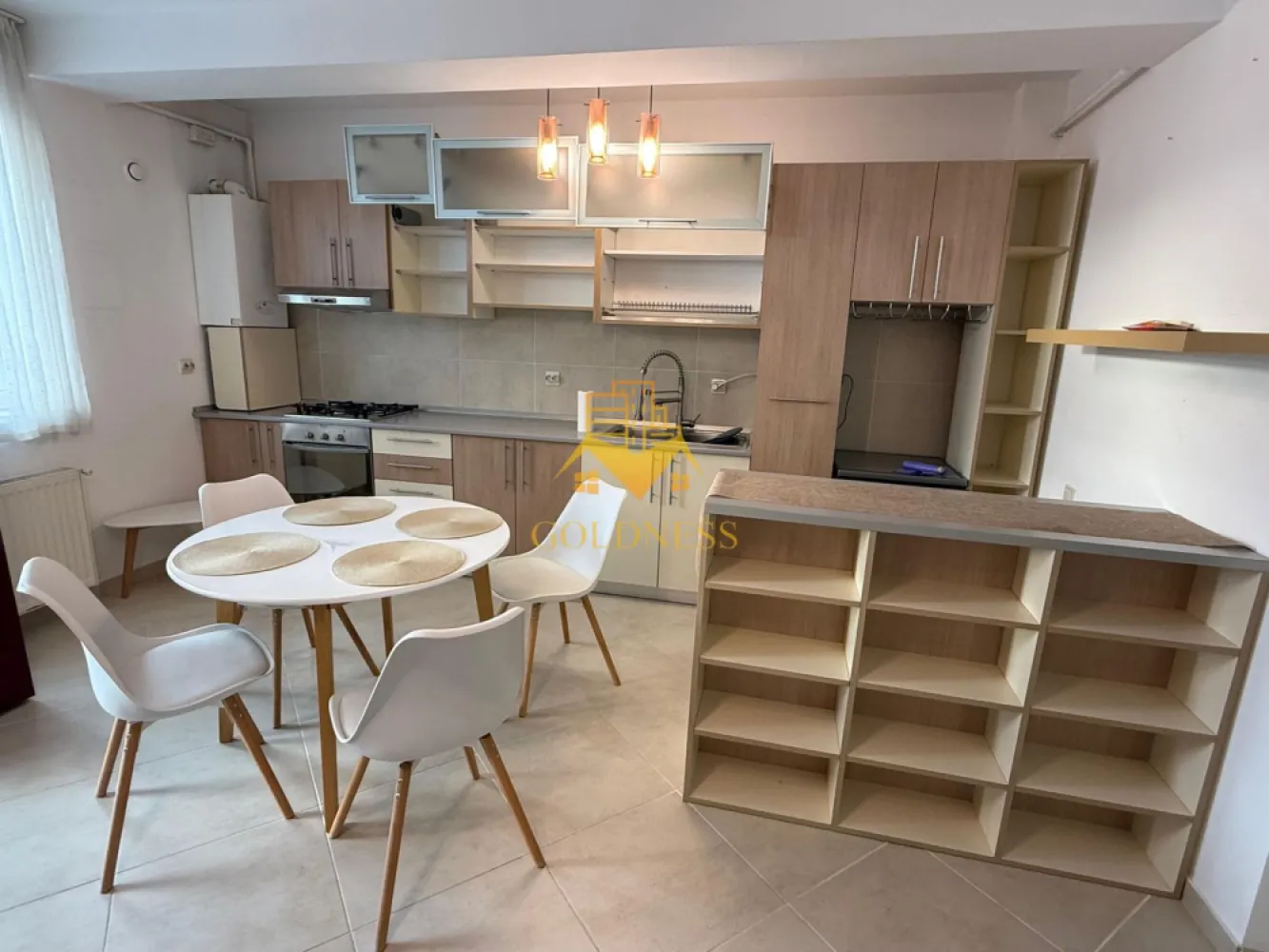2 camere open space, balcon parcare, Buna Ziua, Lidl, Panemar - GOLDNESS Imobiliare vă propune spre închiriere un apartament cu 2 camere complet mobilat și utilat, la etajul 2 într-un imobil de 3 etaje, în Cartierul Buna Ziua. Dispune de loc de parcare! Se află în apropierea stațiilor de transport în comun, magazine, restaurante, spații verzi, farmacii, etc. Apartamentul este compartimentat astfel: - dormitor cu pat matrimonial, dressing, noptiere - living cu bucatarie open space complet utilată și mobilată, canapea extensibilă, loc de servit masa - baie cu cabina de dus, calorifer port prosop și dulap pentru depozitare. - un balcon de 2 mp si unul de 5 mp. Imobilul este dotat cu toate cele necesare- centrală proprie, frigider, aragaz, hotă, mașină de spălat haine, etc. Dacă sunteți interesați de acest apartament și doriți să îl vizionați, dar și pentru alte oferte nu ezitați să ne contactați telefonic sau prin e-mail. Vă stăm la dispoziție! Pentru intermediere se percepe un comision de 50% din prețul chiriei! }}