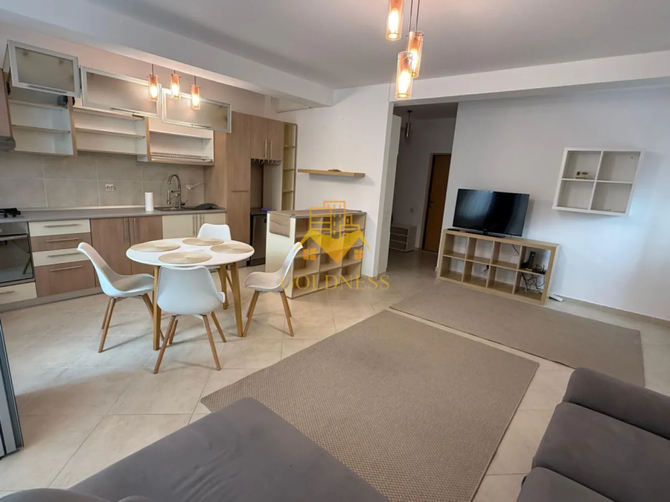 2 camere open space, balcon parcare, Buna Ziua, Lidl, Panemar - GOLDNESS Imobiliare vă propune spre închiriere un apartament cu 2 camere complet mobilat și utilat, la etajul 2 într-un imobil de 3 etaje, în Cartierul Buna Ziua. Dispune de loc de parcare! Se află în apropierea stațiilor de transport în comun, magazine, restaurante, spații verzi, farmacii, etc. Apartamentul este compartimentat astfel: - dormitor cu pat matrimonial, dressing, noptiere - living cu bucatarie open space complet utilată și mobilată, canapea extensibilă, loc de servit masa - baie cu cabina de dus, calorifer port prosop și dulap pentru depozitare. - un balcon de 2 mp si unul de 5 mp. Imobilul este dotat cu toate cele necesare- centrală proprie, frigider, aragaz, hotă, mașină de spălat haine, etc. Dacă sunteți interesați de acest apartament și doriți să îl vizionați, dar și pentru alte oferte nu ezitați să ne contactați telefonic sau prin e-mail. Vă stăm la dispoziție! Pentru intermediere se percepe un comision de 50% din prețul chiriei! }}