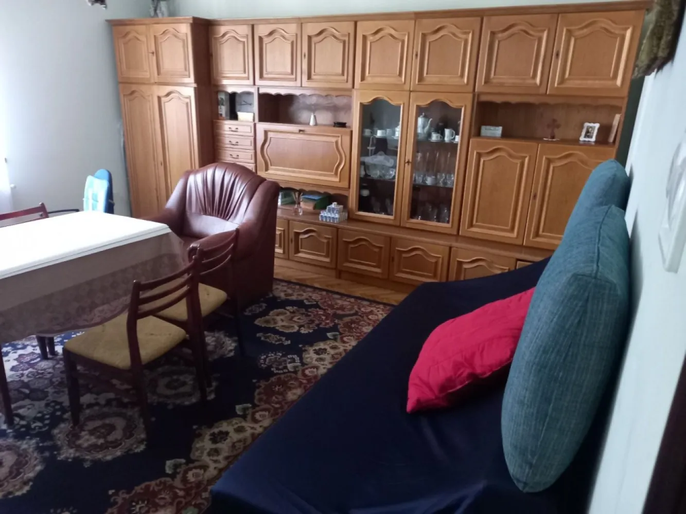 BRASADAS vinde casa in zona TITULESCU cu 5 camere si teren 350mp