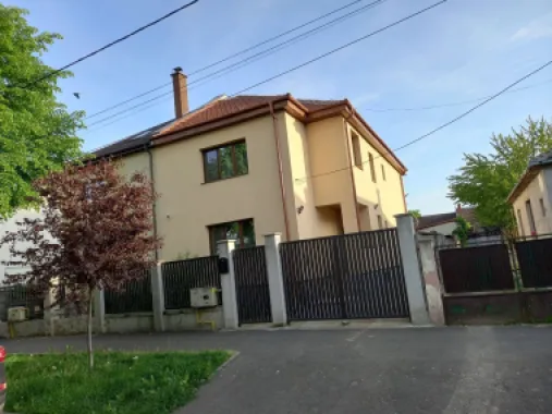 BRASADAS vinde casa in zona TITULESCU cu 5 camere si teren 350mp