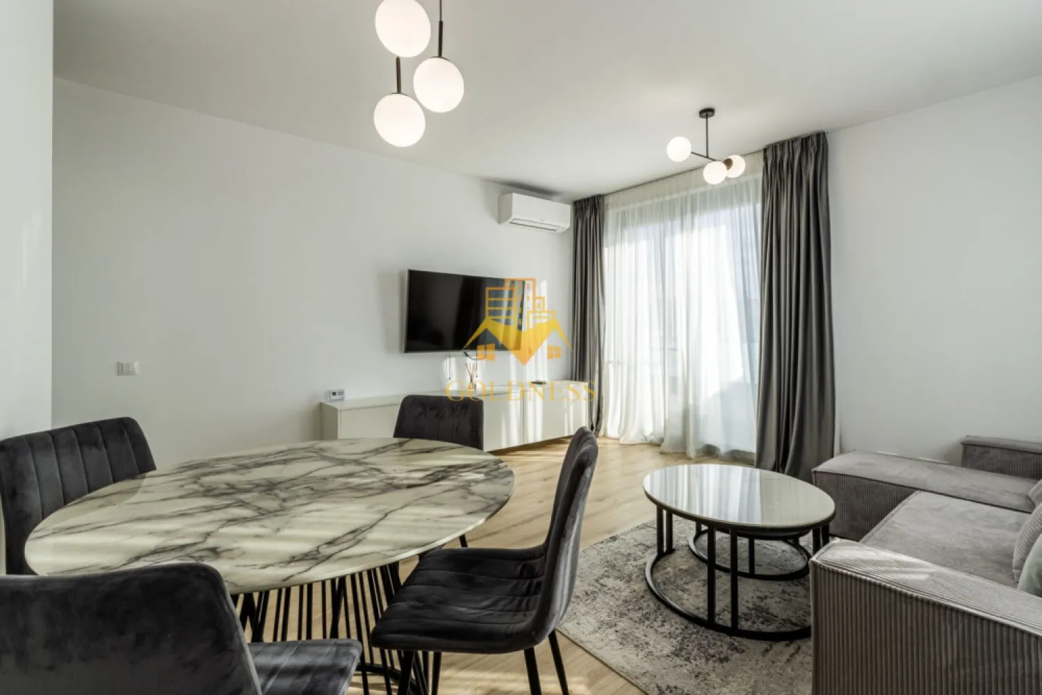 2 Camere de Lux, Park Lake, Parcare, Intre Lacuri, Iulius Mall, FSEGA - GOLDNESS Imobiliare vă propune spre închiriere un apartament cu 2 camere complet mobilat și utilat, la etajul 10 într-un imobil de 10 etaje, în cartierul Intre Lacuri. Apartamentul este compartimentat astfel: - dormitor cu pat matrimonial, dressing, noptiere - living cu canapea extensibila, spatii de depozitare, aer conditionat, TV - bucatarie complet dotata si echipata cu plita electrica, masina de spalat vase - baie cu caba de dus, calorifer port prosop inox și dulap pentru depozitare. - terasa de 11 mp. Imobilul este dotat cu toate cele necesare- centrală proprie, mașină de spălat haine, frigider, plită electrică, hotă, TV, etc. Se află în apropierea stațiilor de transport în comun, magazine, restaurante, spații verzi, farmacii, etc. Dispune de loc de parcare subteran! Dacă sunteți interesați de acest apartament și doriți să îl vizionați, dar și pentru alte oferte sau detalii nu ezitați să ne contactați telefonic sau prin e-mail - goldnessimobiliare@gmail.com. Vă stăm la dispoziție! }}