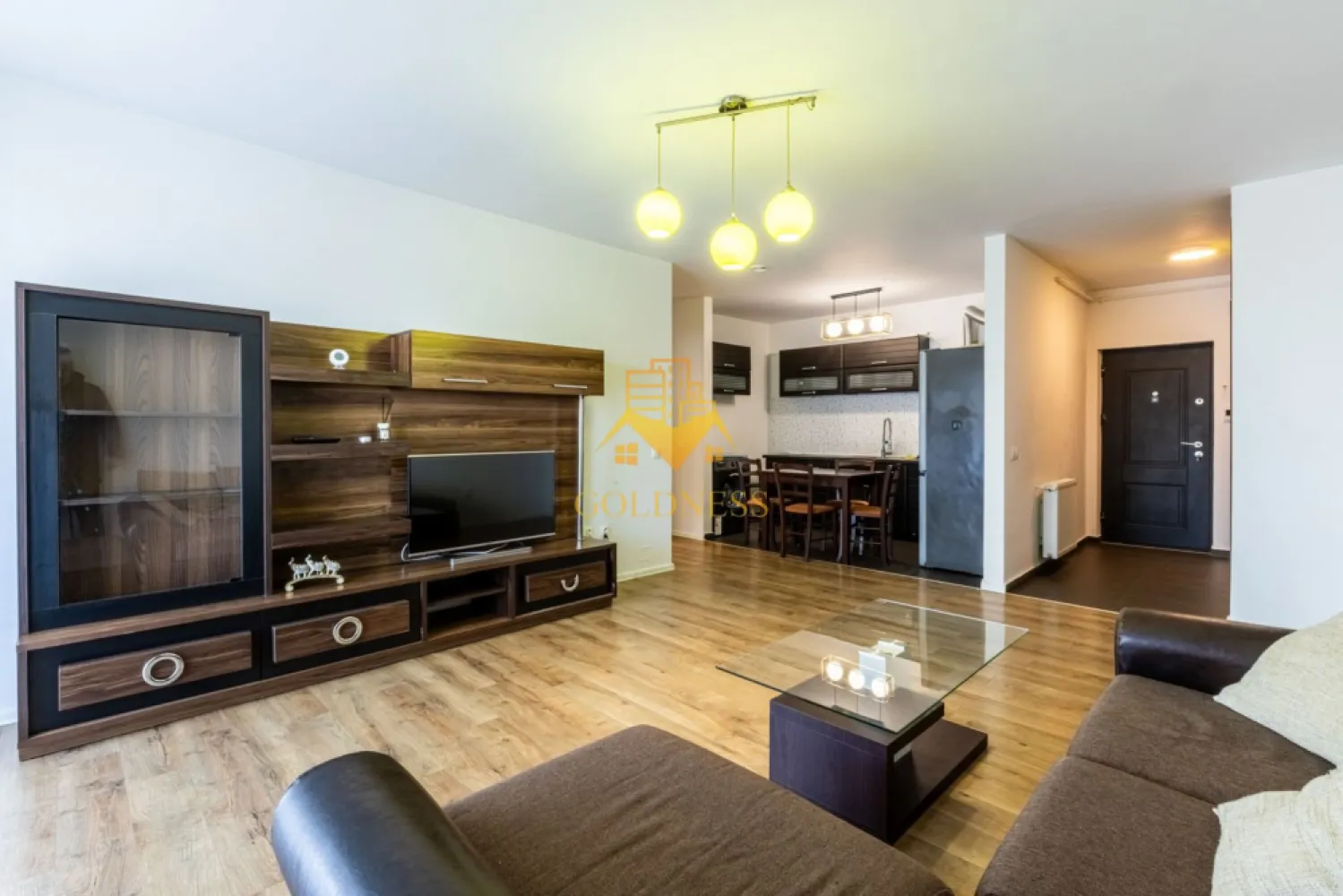 2 camere, modern, parcare, Buna ziua, zona Grand Hotel Italia, LIDL - GOLDNESS Imobiliare vă propune spre închiriere un apartament cu 2 camere complet mobilat și utilat, la etajul 8 într-un imobil de 10 etaje, în Cartierul Buna Ziua. Dispune de loc de parcare! Se află în apropierea stațiilor de transport în comun, magazine, restaurante, spații verzi, farmacii, etc. Apartamentul este compartimentat astfel: - dormitor cu pat matrimonial, dressing, noptiere - living cu bucatarie open space complet utilată, canapea extensibilă, loc de servit masa - baie cu cada, calorifer port prosop și dulap pentru depozitare. - terasa de 10 mp. Imobilul este dotat cu toate cele necesare- centrală proprie, mașină de spălat haine, frigider, plită electrică, hotă, etc. Dacă sunteți interesați de acest apartament și doriți să îl vizionați, dar și pentru alte oferte nu ezitați să ne contactați telefonic sau prin e-mail. Vă stăm la dispoziție! Pentru intermediere se percepe un comision de 50% din prețul chiriei! }}