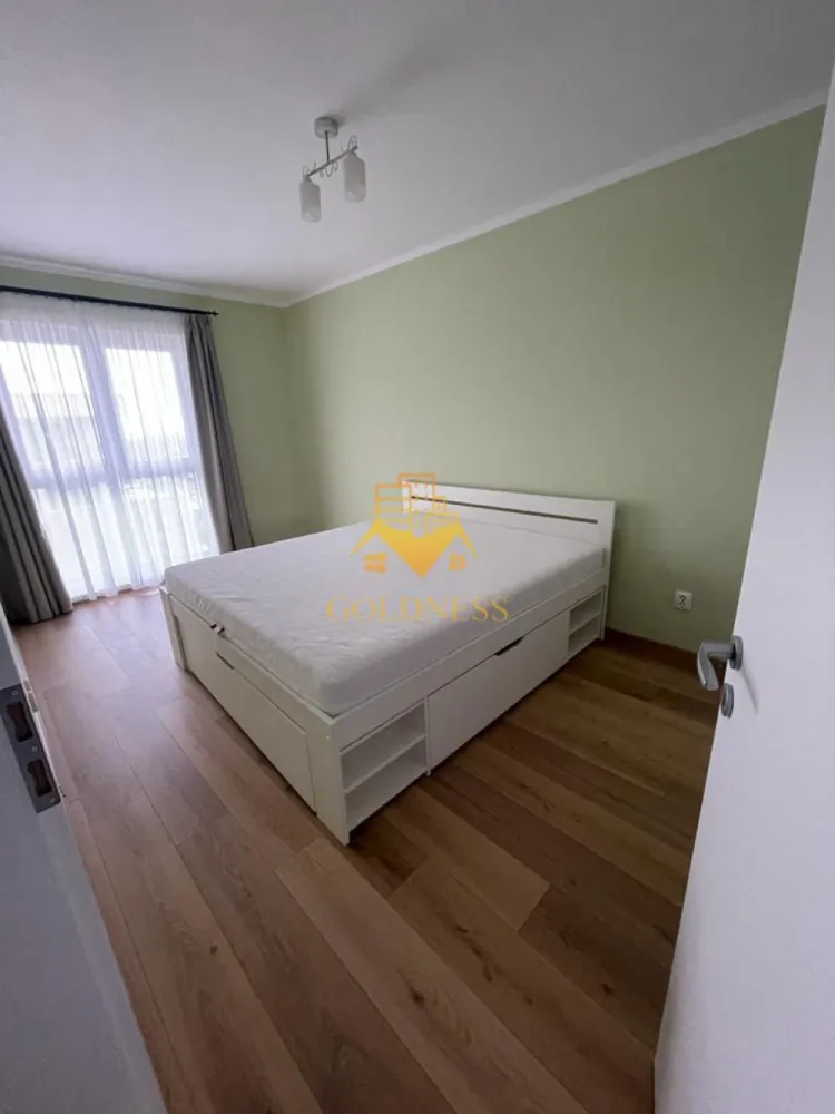 2 camere, Parcare, Buna Ziua, Zona Grand Hill, LIDL, Trifoiului - GOLDNESS Imobiliare vă propune spre închiriere un apartament cu 2 camere complet mobilat și utilat, la etajul 10 într-un imobil de 10 etaje, în Cartierul Buna Ziua . Dispune de loc de parcare subterana! Se află în apropierea stațiilor de transport în comun, magazine, restaurante, spații verzi, farmacii, etc.  Apartamentul este compartimentat astfel: - dormitor cu pat matrimonial, dressing, noptiere, birou - living cu bucatarie open space complet utilată și mobilată, canapea extensibilă, loc de servit masa - baie cu cabina de dus, calorifer port prosop și dulap pentru depozitare. - balcon 8 mp. Imobilul este dotat cu toate cele necesare- centrală proprie, frigider, plita, hotă, mașină de spălat haine, etc. Dacă sunteți interesați de acest apartament și doriți să îl vizionați, dar și pentru alte oferte nu ezitați să ne contactați telefonic sau prin e-mail. Vă stăm la dispoziție! Pentru intermediere se percepe un comision de 50% din prețul chiriei! }}