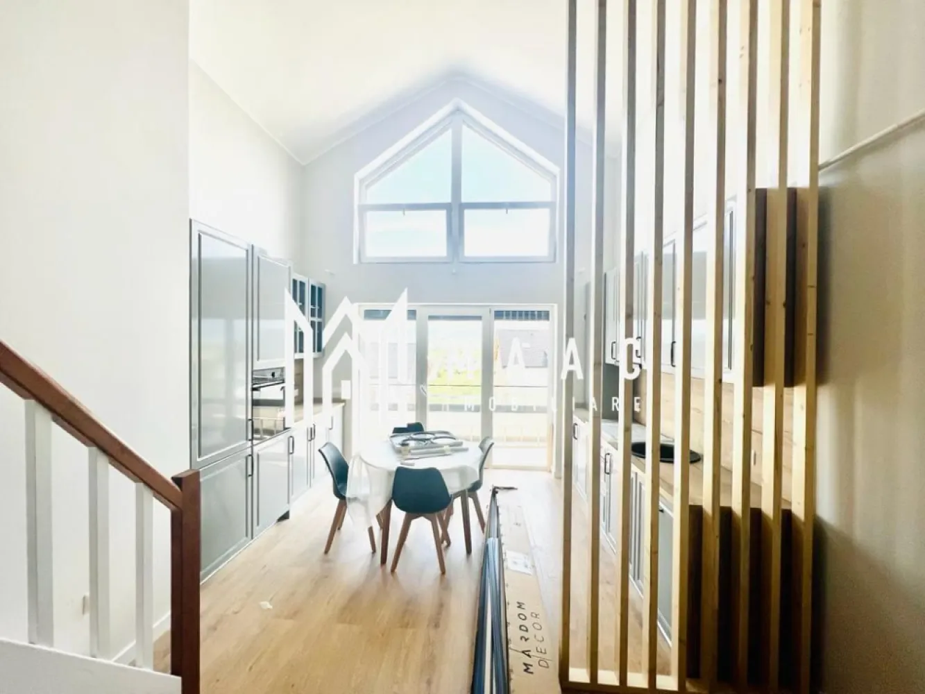 Apartament 4 camere | La alb | Cartier reziential | 100 MP