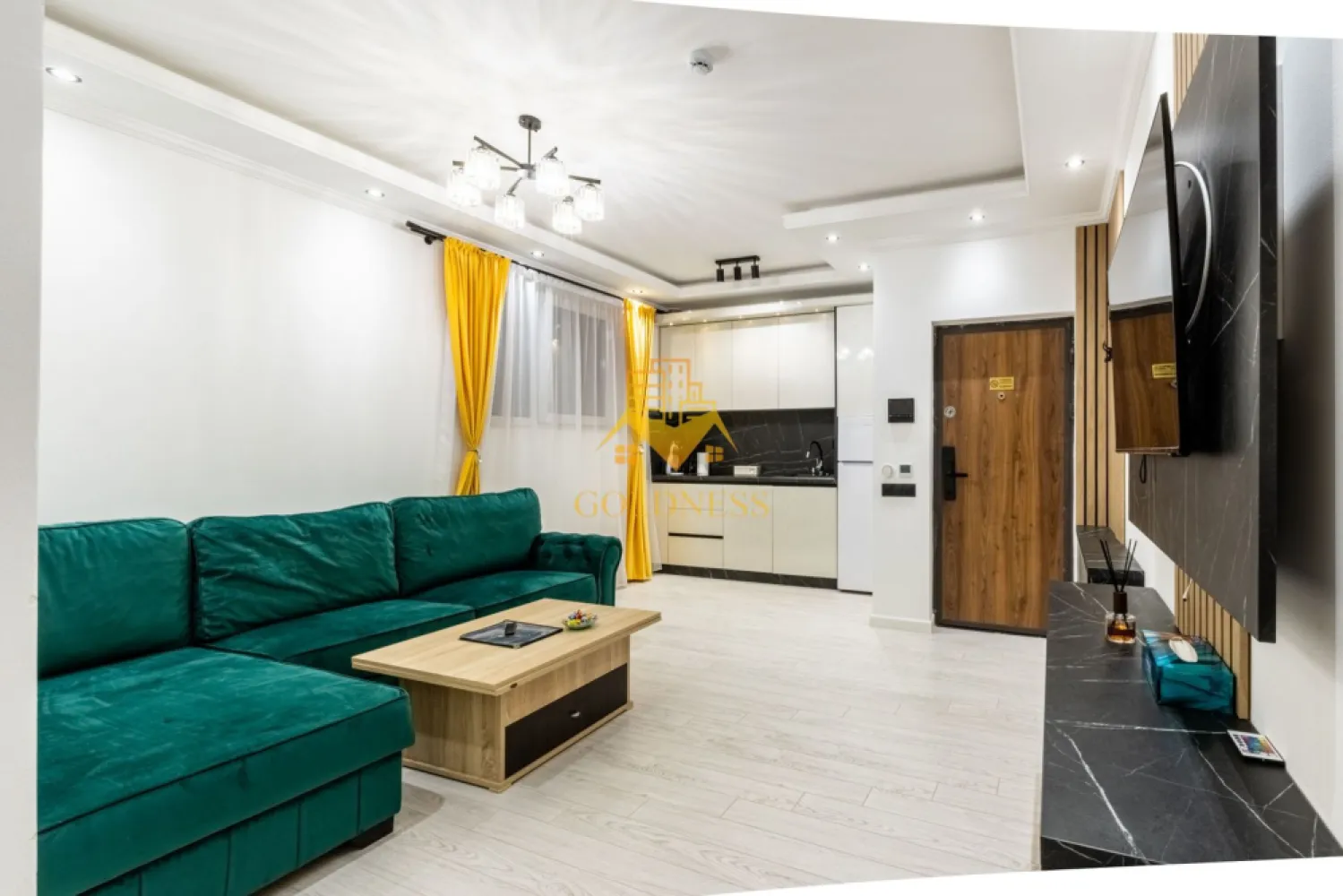 2 camere, Premium, bloc nou, parcare, Intre Lacuri, Dunarii Zona Iulis - GOLDNESS Imobiliare vă propune spre închiriere un apartament cu 2 camere complet mobilat și utilat, la parter într-un imobil de 3 etaje, în Cartierul Intre Lacuri. Dispune de loc de parcare! Se află în apropierea stațiilor de transport în comun, magazine, restaurante, spații verzi, farmacii, etc. Apartamentul este compartimentat astfel: - dormitor cu pat matrimonial, dressing, noptiere - living cu bucatarie open space complet utilată și mobilată, canapea extensibilă, loc de servit masa - baie cu cabina de dus, calorifer port prosop și dulap pentru depozitare. Imobilul este dotat cu toate cele necesare- centrală proprie, frigider, aragaz, hotă, mașină de spălat haine, etc. Dacă sunteți interesați de acest apartament și doriți să îl vizionați, dar și pentru alte oferte nu ezitați să ne contactați telefonic sau prin e-mail. Vă stăm la dispoziție! Pentru intermediere se percepe un comision de 50% din prețul chiriei! }}