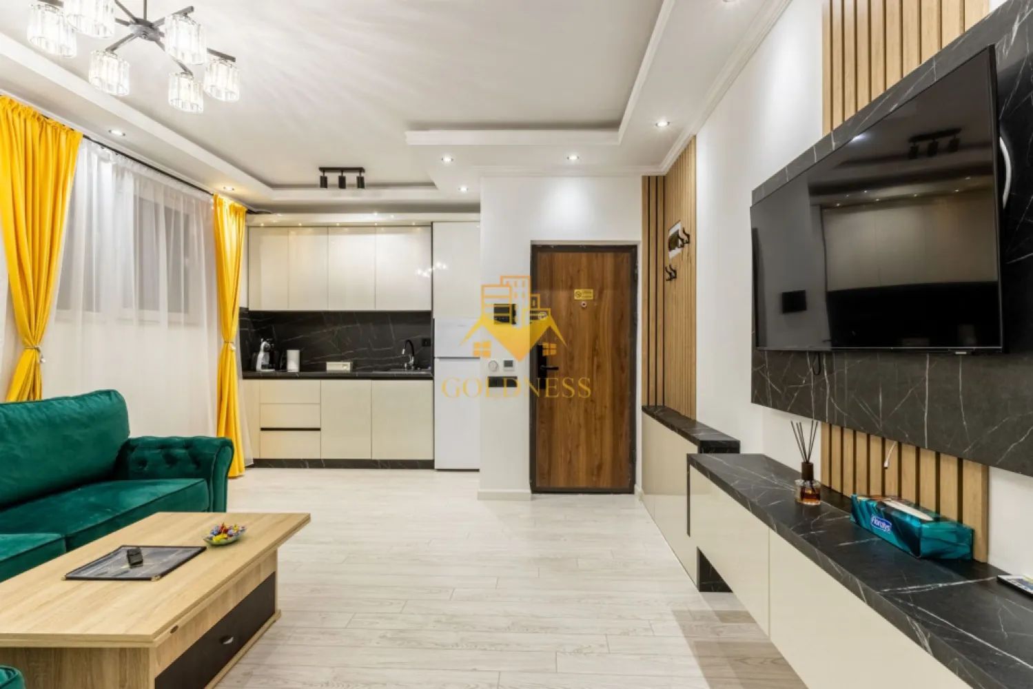 2 camere, Premium, bloc nou, parcare, Intre Lacuri, Dunarii Zona Iulis - GOLDNESS Imobiliare vă propune spre închiriere un apartament cu 2 camere complet mobilat și utilat, la parter într-un imobil de 3 etaje, în Cartierul Intre Lacuri. Dispune de loc de parcare! Se află în apropierea stațiilor de transport în comun, magazine, restaurante, spații verzi, farmacii, etc. Apartamentul este compartimentat astfel: - dormitor cu pat matrimonial, dressing, noptiere - living cu bucatarie open space complet utilată și mobilată, canapea extensibilă, loc de servit masa - baie cu cabina de dus, calorifer port prosop și dulap pentru depozitare. Imobilul este dotat cu toate cele necesare- centrală proprie, frigider, aragaz, hotă, mașină de spălat haine, etc. Dacă sunteți interesați de acest apartament și doriți să îl vizionați, dar și pentru alte oferte nu ezitați să ne contactați telefonic sau prin e-mail. Vă stăm la dispoziție! Pentru intermediere se percepe un comision de 50% din prețul chiriei! }}