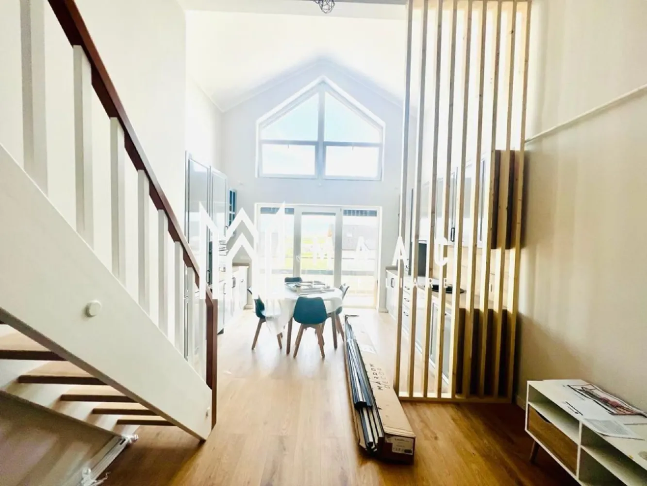 Apartament 4 camere | La alb | Cartier reziential | 100 MP