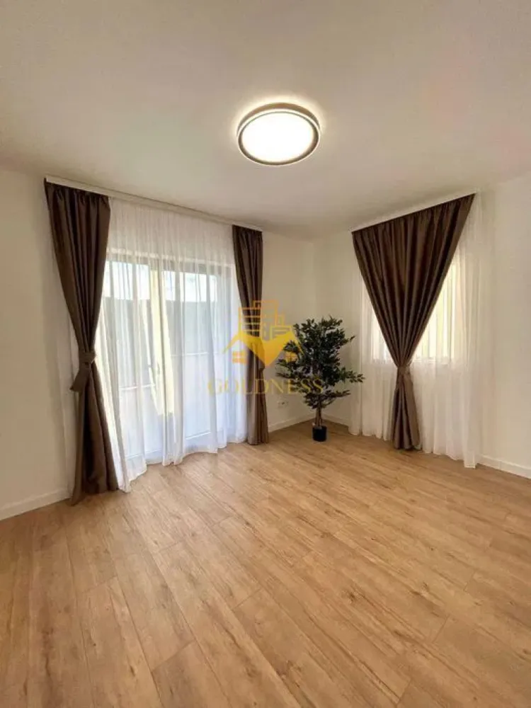 Casa individuala, 4 camere, garaj ,gradina, 3 bai, Popesti zona Baciu - GOLDNESS Imobiliare vă propune spre închiriere casa individuala cu 4 camere complet mobilat și utilata, in Popesti. Dispune de loc de parcare acoperita! Se află în apropierea stațiilor de transport în comun, magazine, restaurante, spații verzi, farmacii, etc. Apartamentul este compartimentat astfel: - dormitor cu pat matrimonial, dressing, noptiere, baie matrimoniala - dormitor, care se mobileaza la cerere - dormitor, care se mobileaza la cerere - living cu bucatarie open space complet utilată și mobilată, canapea extensibilă, loc de servit masa - baie cu cabina de dus, calorifer port prosop și dulap pentru depozitare. - baie cu cada, calorifer port prosop și dulap pentru depozitare. - debara - terasa de 60 mp. - curte 340 mp Imobilul este dotat cu toate cele necesare- centrală proprie, frigider, aragaz, hotă, mașină de spălat haine, etc. Dacă sunteți interesați de acest apartament și doriți să îl vizionați, dar și pentru alte oferte nu ezitați să ne contactați telefonic sau prin e-mail. Vă stăm la dispoziție! Pentru intermediere se percepe un comision de 50% din prețul chiriei! }}