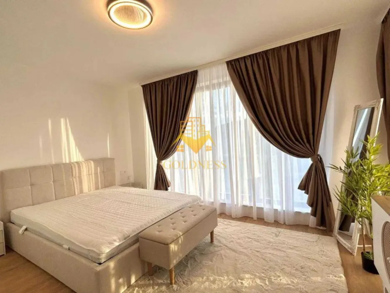 Casa individuala, 4 camere, garaj ,gradina, 3 bai, Popesti zona Baciu - GOLDNESS Imobiliare vă propune spre închiriere casa individuala cu 4 camere complet mobilat și utilata, in Popesti. Dispune de loc de parcare acoperita! Se află în apropierea stațiilor de transport în comun, magazine, restaurante, spații verzi, farmacii, etc. Apartamentul este compartimentat astfel: - dormitor cu pat matrimonial, dressing, noptiere, baie matrimoniala - dormitor, care se mobileaza la cerere - dormitor, care se mobileaza la cerere - living cu bucatarie open space complet utilată și mobilată, canapea extensibilă, loc de servit masa - baie cu cabina de dus, calorifer port prosop și dulap pentru depozitare. - baie cu cada, calorifer port prosop și dulap pentru depozitare. - debara - terasa de 60 mp. - curte 340 mp Imobilul este dotat cu toate cele necesare- centrală proprie, frigider, aragaz, hotă, mașină de spălat haine, etc. Dacă sunteți interesați de acest apartament și doriți să îl vizionați, dar și pentru alte oferte nu ezitați să ne contactați telefonic sau prin e-mail. Vă stăm la dispoziție! Pentru intermediere se percepe un comision de 50% din prețul chiriei! }}