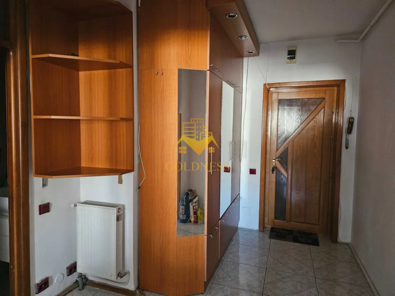 1 camera, SemiCentral, Facultatea de Drept, Nicolae Titulescu, Cipariu