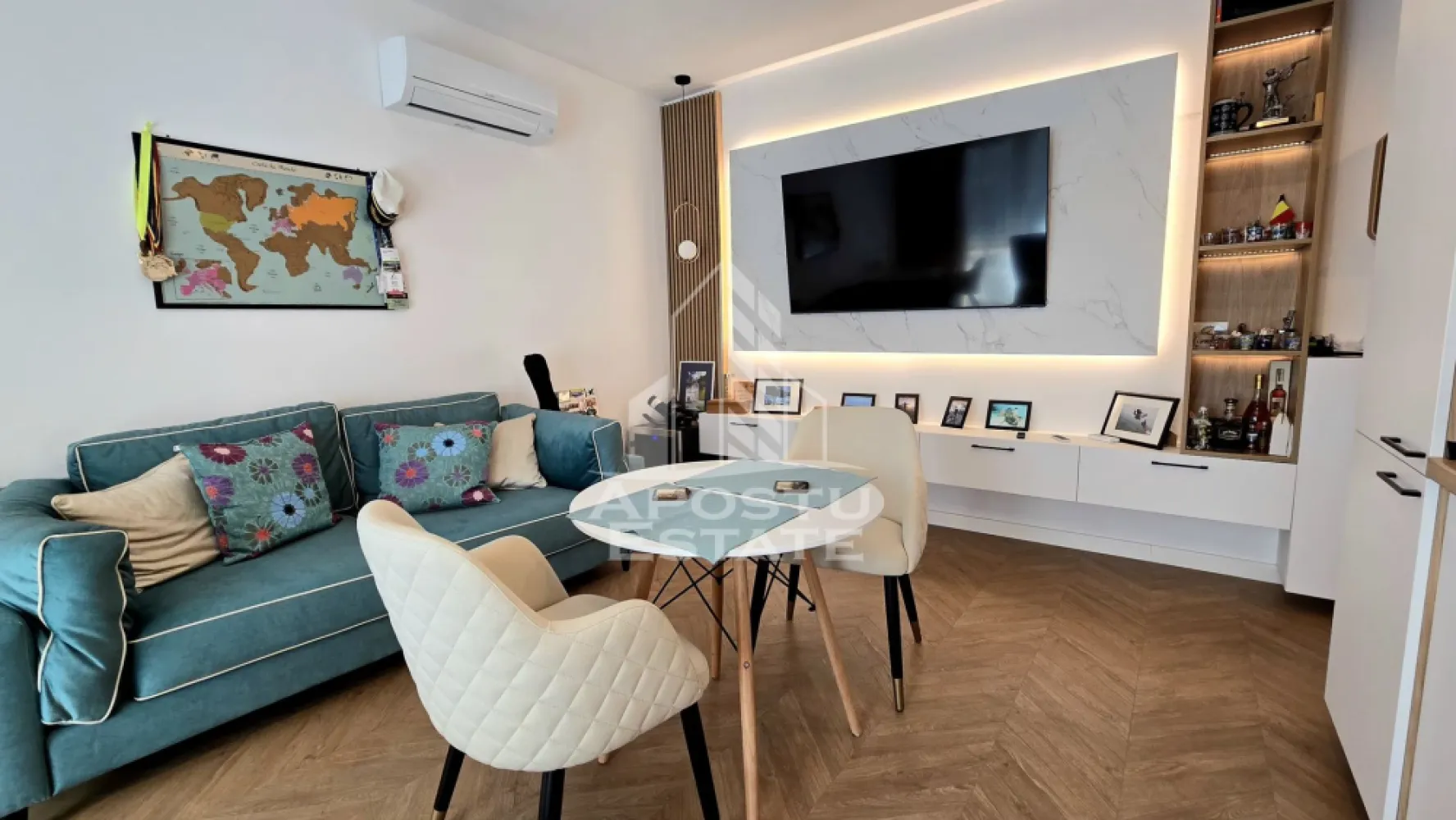 Apartament nou de vânzare,mobilat, cu 2 camere si gradina proprie, Ciarda Rosie - Apostu Estate va ofera spre vanzare un apartament nou, cu finisaje premium, complet mobilat si utilat, situat in zona Ciarda Rosie, Timisoara, judetul Timis.

Statie a mijloacelor de transport in comun la doat cateva minute distanta. Scoala Gimnaziala nr. 20 la aproximativ 1.5 km distanta, 
Continental, sens AEM (unde regasim numeroarse spatii comerciale) si Zone Cafe 2 Calea Urseni, la aproximativ 2 km.
Hornbach Timisoara Calea Buziasului - Mosnita Noua, la doar cateva minute de mes pe jos.

Apartamentul dispune de 42.2 mpu, o gradina proprie inchisa de 20 mp (cu acces din living), un loc de parcare acoperit, inscris in cartea funciara si o boxa de 3.4, pe parter, de asemenea inscrisa in cartea funciara.

Compartimentare: hol de acces, baie cu geam, dormitor luminos, living openspace cu bucataria si terasa, curtea proprie mobilata, cu acces din living.

Mobila din MDF, realizata la comanda. 
Electrocasnice Bosch: frigifer, masina de spalat rufe, masina de spalat vase, uscator de rufe, plita, cuptor, hota, televizoare in ambele camere.
Realizat integral cu ajutorul unui designer de interior.

Apartamentul se alfa la parterul inui imobil cu 3 etaje si beneficiaza de finisaje de inalta calitate:
- tamplarie PVC
- geamuri tripan
- parchet 12 mm trafic intens
- usi interioare cu toc dublu
- usa exterioara metalica securizata
- tencuiala mecanizata 
- pervaze din travertin
- obiecte sanitare Grohe
Constructie din caramida, interior - exterior. 

Confortul termic se realizeaza prin intermediul centralei proprii, incalzire prin pardosea si a unui aparat de aer conditionat Mitsubishi.

Oferim consultanta si solutii financiare prin intermediul colaboratorilor nostri, astfel incat tu sa poti deveni noul proprietar al acestui imobil.
Va asteptam cu drag la o vizionare!