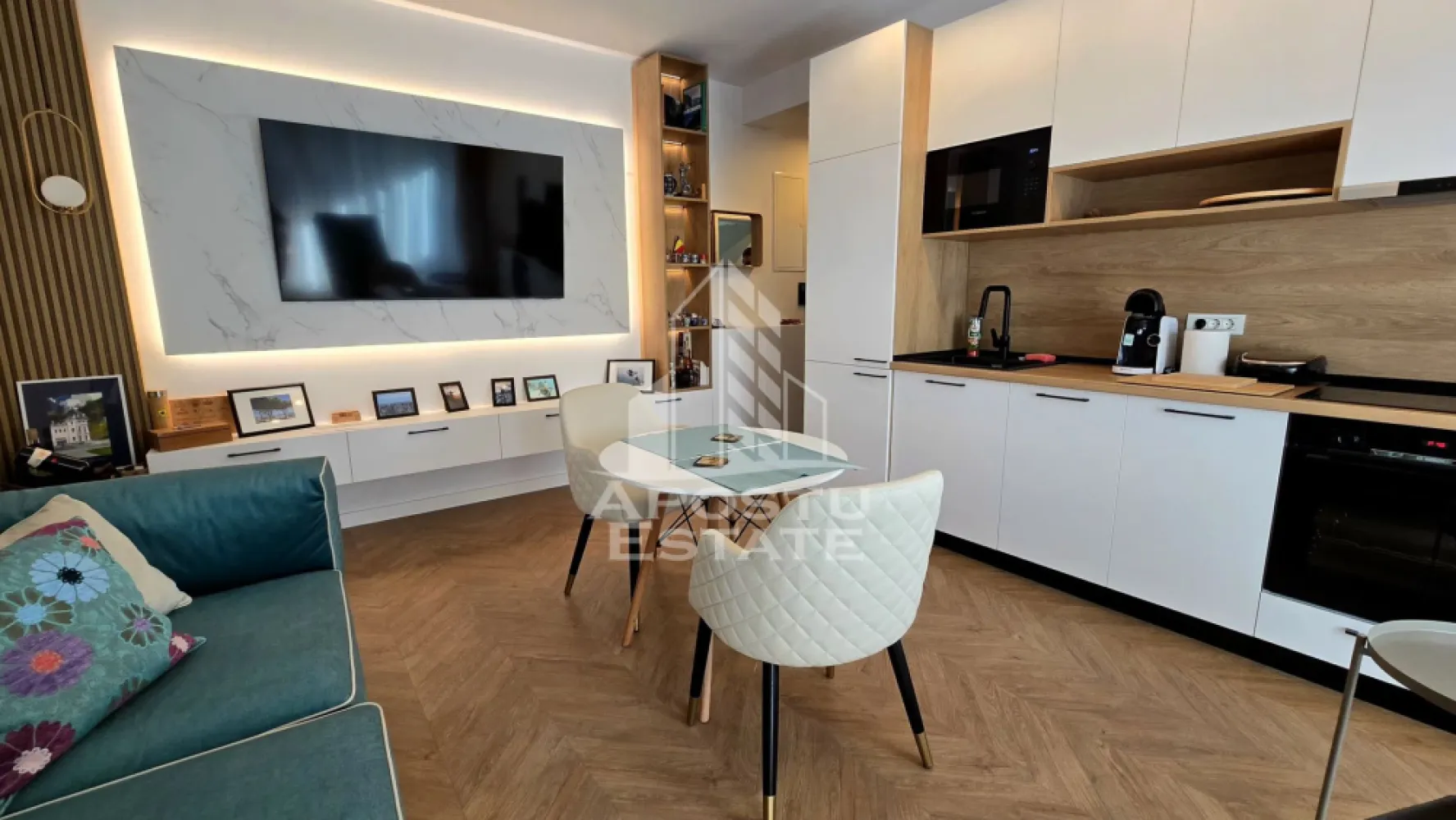 Apartament nou de vânzare,mobilat, cu 2 camere si gradina proprie, Ciarda Rosie - Apostu Estate va ofera spre vanzare un apartament nou, cu finisaje premium, complet mobilat si utilat, situat in zona Ciarda Rosie, Timisoara, judetul Timis.

Statie a mijloacelor de transport in comun la doat cateva minute distanta. Scoala Gimnaziala nr. 20 la aproximativ 1.5 km distanta, 
Continental, sens AEM (unde regasim numeroarse spatii comerciale) si Zone Cafe 2 Calea Urseni, la aproximativ 2 km.
Hornbach Timisoara Calea Buziasului - Mosnita Noua, la doar cateva minute de mes pe jos.

Apartamentul dispune de 42.2 mpu, o gradina proprie inchisa de 20 mp (cu acces din living), un loc de parcare acoperit, inscris in cartea funciara si o boxa de 3.4, pe parter, de asemenea inscrisa in cartea funciara.

Compartimentare: hol de acces, baie cu geam, dormitor luminos, living openspace cu bucataria si terasa, curtea proprie mobilata, cu acces din living.

Mobila din MDF, realizata la comanda. 
Electrocasnice Bosch: frigifer, masina de spalat rufe, masina de spalat vase, uscator de rufe, plita, cuptor, hota, televizoare in ambele camere.
Realizat integral cu ajutorul unui designer de interior.

Apartamentul se alfa la parterul inui imobil cu 3 etaje si beneficiaza de finisaje de inalta calitate:
- tamplarie PVC
- geamuri tripan
- parchet 12 mm trafic intens
- usi interioare cu toc dublu
- usa exterioara metalica securizata
- tencuiala mecanizata 
- pervaze din travertin
- obiecte sanitare Grohe
Constructie din caramida, interior - exterior. 

Confortul termic se realizeaza prin intermediul centralei proprii, incalzire prin pardosea si a unui aparat de aer conditionat Mitsubishi.

Oferim consultanta si solutii financiare prin intermediul colaboratorilor nostri, astfel incat tu sa poti deveni noul proprietar al acestui imobil.
Va asteptam cu drag la o vizionare!