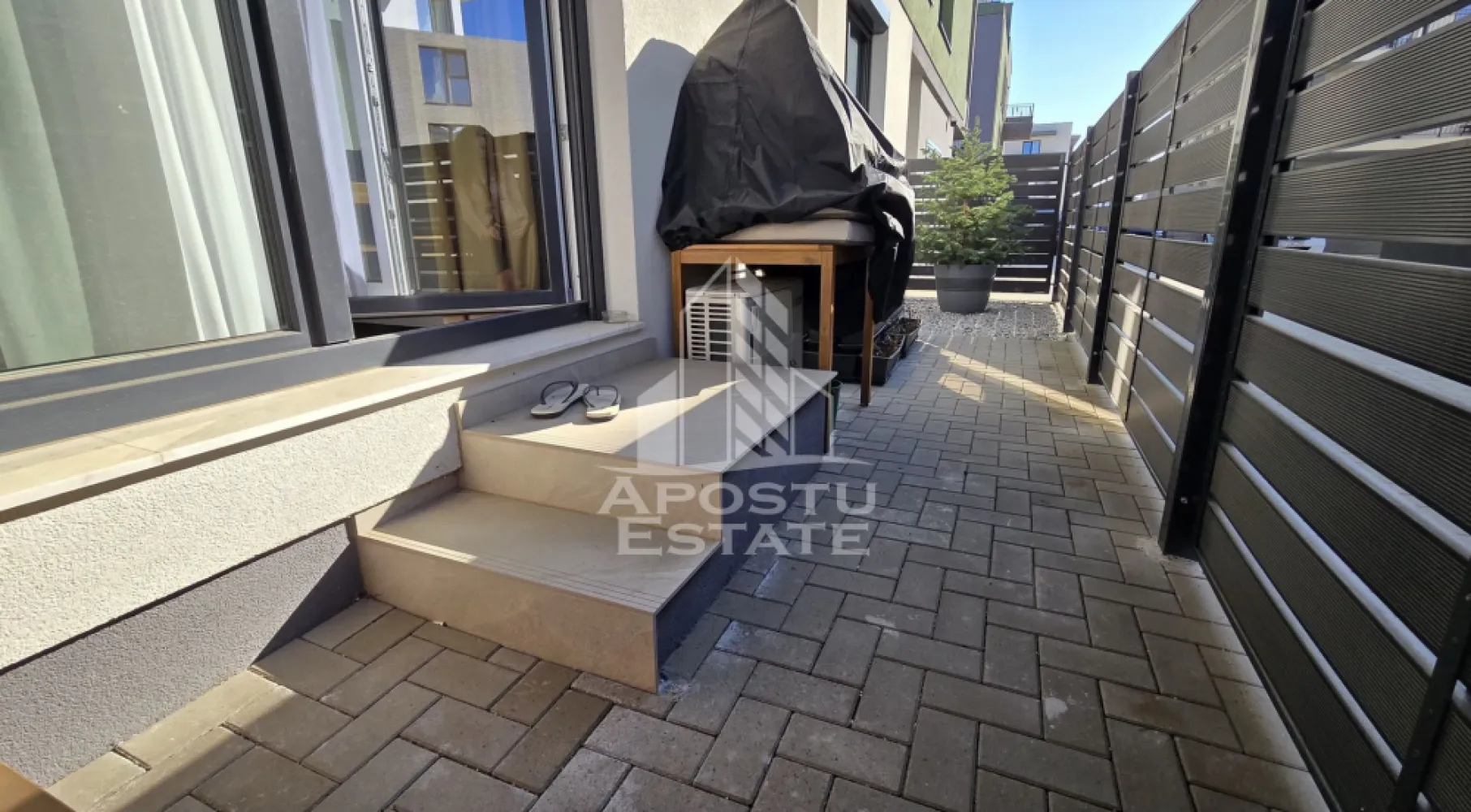 Apartament nou de vânzare,mobilat, cu 2 camere si gradina proprie, Ciarda Rosie