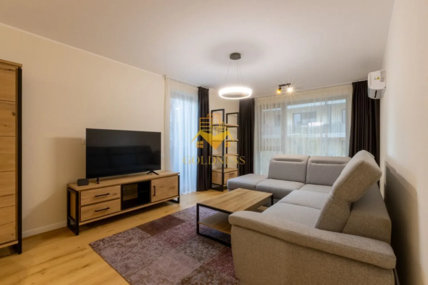 2 camere, premium, parcare, bloc nou,Gheorgheni zona FSEGA,Iulius Mall - GOLDNESS Imobiliare vă propune spre închiriere un apartament cu 2 camere complet mobilat și utilat, la etajul 2 într-un imobil de 6 etaje, în cartierul Gheorgheni. Apartamentul este compartimentat astfel: - dormitor cu pat matrimonial, dressing, noptiere - living cu bucatarie open-space complet utilată, canapea extensibilă, loc de servit masa - baie cu cabina de dus, calorifer port prosop inox și dulap pentru depozitare. - terasa de 11 mp. Imobilul este dotat cu toate cele necesare- centrală proprie, mașină de spălat haine, frigider, plită electrică, hotă, etc. Se află în apropierea stațiilor de transport în comun, magazine, restaurante, spații verzi, farmacii, etc. Dispune de parcare subterana ! Dacă sunteți interesați de acest apartament și doriți să îl vizionați, dar și pentru alte oferte sau detalii nu ezitați să ne contactați telefonic sau prin e-mail. Vă stăm la dispoziție! }}
