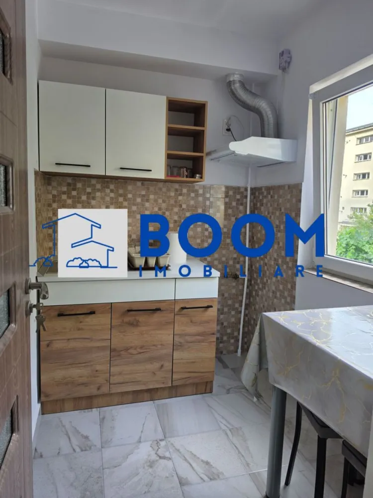 Garsoniera | Zona Centrala | Etaj 1 | 28 mpu - BOOM Imobiliare vă propune spre vânzare o garsonieră confort 1, situată chiar în zona centrală a orașului. Este proprietatea ideală pentru cei care vor să aibă totul la câțiva pași distanță sau pentru o investiție sigură și profitabilă.
De ce să alegi această proprietate?Poziționare ultra-centrală: Ai acces rapid la toate punctele cheie din oraș.Totul pentru familie: Școli de prestigiu și grădinițe în imediata apropiere.Facilități zilnice: Piața agroalimentară și supermarketuri la doar un minut distanță.Mobilitate maximă: Stații pentru mijloacele de transport în comun chiar lângă bloc.Confort sporit: Compartimentare confort 1, spațioasă și excelent structurată.
pentru mai multe detalii sau a programa o vizionare va rugam specificati CP3195686