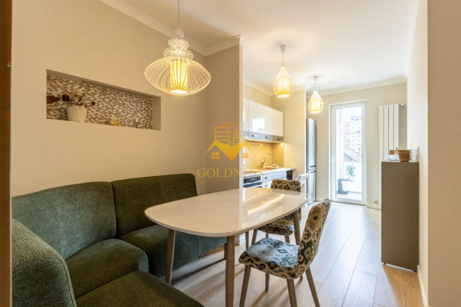 3 camere, 2 bai, bloc nou,terasa 19 mp,Marasti Zona Bucuresti,Fabricii - GOLDNESS Imobiliare vă propune spre închiriere un apartament cu 3 camere complet mobilat și utilat, la etajul 1 într-un imobil de 8 etaje, în Cartierul Marasti. Dispune de loc de parcare inclusa in pret! Se află în apropierea stațiilor de transport în comun, magazine, restaurante, spații verzi, farmacii, etc. Apartamentul este compartimentat astfel: - dormitor cu pat matrimonial, dressing, noptiere - dormitor cu pat matrimonial, noptiere, birou - living cu canapea exnteisibila, spatiu pentru depozitare, TV - bucatarie complet mobilata, utilata, loc de luat masa - baie cu cabina de dus, calorifer port prosop și dulap pentru depozitare. - baie cu cada, calorifer port prosop și dulap pentru depozitare. - terasa de 19 mp. Imobilul este dotat cu toate cele necesare- frigider,plita electrica, hotă, mașină de spălat haine, masina de spalat vase, etc. Dacă sunteți interesați de acest apartament și doriți să îl vizionați, dar și pentru alte oferte nu ezitați să ne contactați telefonic sau prin e-mail. Vă stăm la dispoziție! Pentru intermediere se percepe un comision de 50% din prețul chiriei! }}