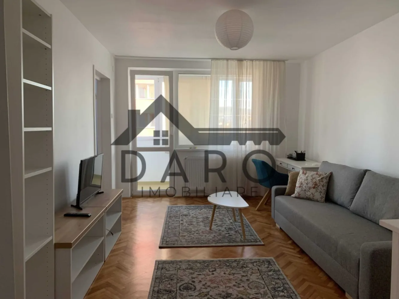 Apartament 2 Camere de Închiriat – Semicentral, Luminos, Modern, Economic. - Apartament cu 2 camere, renovat, modern și luminos, situat la etajul 6, cu priveliște frumoasă asupra orașului. Amplasat într-o zonă semicentrală, verde și liniștită, aproape de Scările Furnica.
 Living mobilat contemporan, cu lumină naturală din abundență
 Bucătărie complet utilată cu electrocasnice Bosch
 Balcon de 7 mp, ideal pentru relaxare
 Economic și confortabil
Chirie: 380 € / lună. Disponibil de la 1 august. Pentru detalii și vizionări: 07********65.