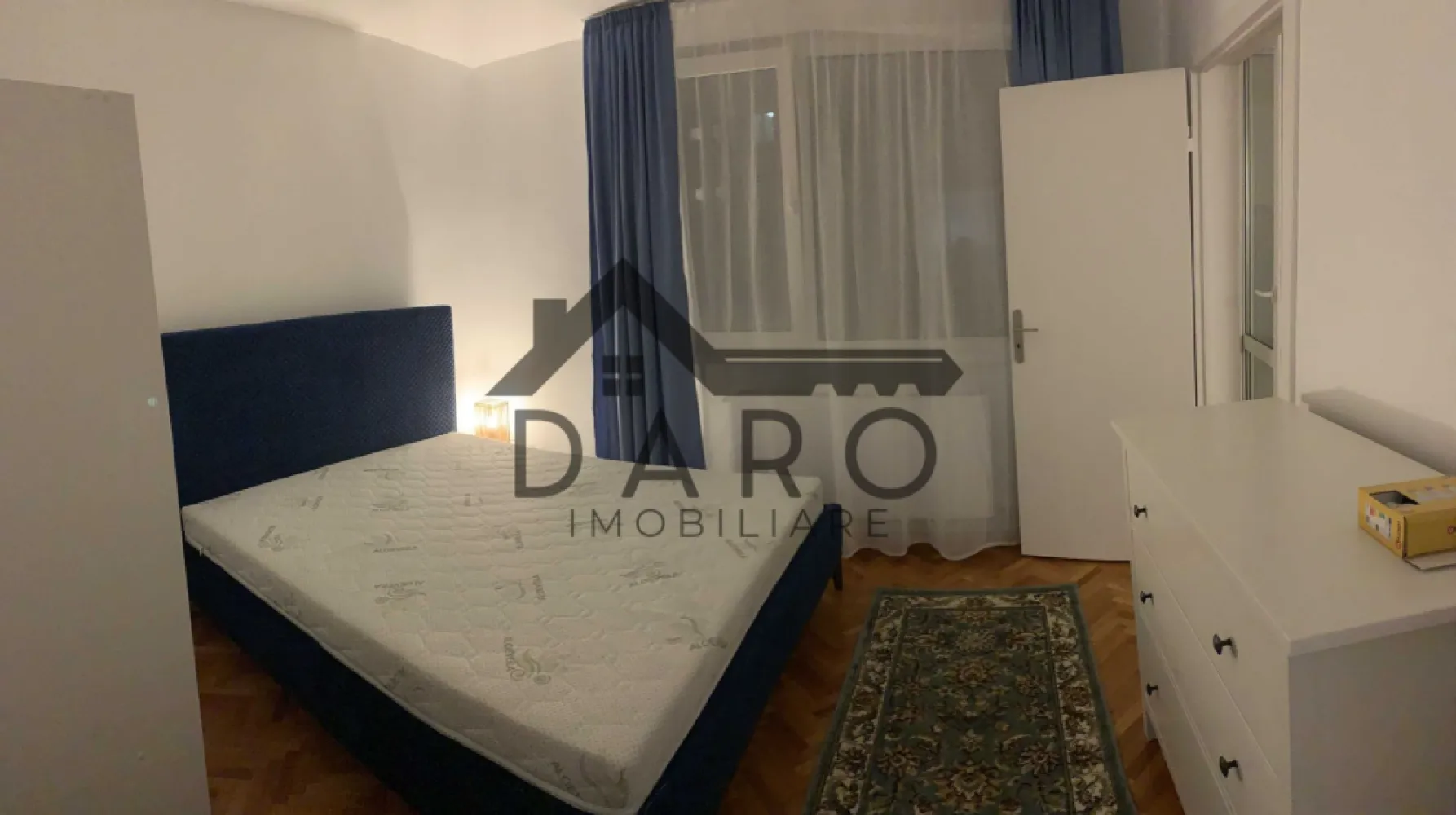 Apartament 2 Camere de Închiriat – Semicentral, Luminos, Modern, Economic. - Apartament cu 2 camere, renovat, modern și luminos, situat la etajul 6, cu priveliște frumoasă asupra orașului. Amplasat într-o zonă semicentrală, verde și liniștită, aproape de Scările Furnica.
 Living mobilat contemporan, cu lumină naturală din abundență
 Bucătărie complet utilată cu electrocasnice Bosch
 Balcon de 7 mp, ideal pentru relaxare
 Economic și confortabil
Chirie: 380 € / lună. Disponibil de la 1 august. Pentru detalii și vizionări: 07********65.