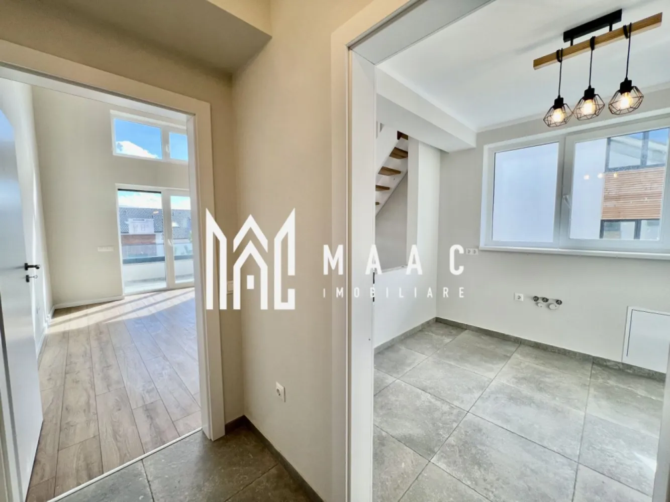 Apartament 4 camere | Balcon | 2 Bai | Parcare