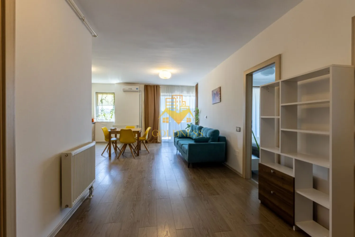 2 camere, bloc nou, parcare subterana Gheorgheni Soporului, Grand Park - GOLDNESS Imobiliare vă propune spre închiriere un apartament cu 2 camere open-space complet mobilat și utilat, la etajul 5 într-un imobil de 10 etaje, în cartierul Gheorgheni, Zona Grand Park - Soporului. Dispune de loc de parcare subterana! Apartamentul este compartimentat astfel: - dormitor cu pat matrimonial, noptiere, dressing, - living cu bucatarie open-space complet utilată, canapea extensibilă, loc de servit masa - baie cu cada, calorifer port prosop inox și dulap pentru depozitare. - terasa de 13 mp. Imobilul este dotat cu toate cele necesare- centrală proprie,mașină de spălat haine, uscator de haine, masina de spalat vase, frigider, plită electrică, hotă, masina de spalat vase, etc. Se afla în apropierea stațiilor de transport în comun, magazine, restaurante, spații verzi, farmacii, etc. Dacă sunteți interesați de acest apartament și doriți să îl vizionați, dar și pentru alte oferte sau detalii nu ezitați să ne contactați telefonic sau prin e-mail. Vă stăm la dispoziție! }}