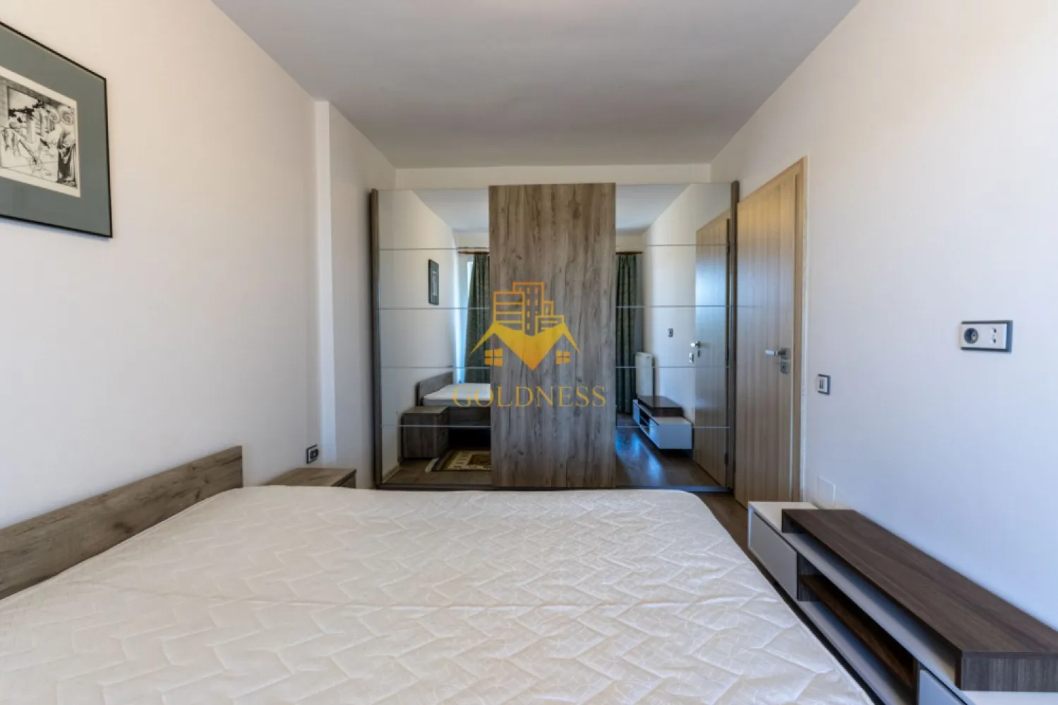 2 camere, bloc nou, parcare subterana Gheorgheni Soporului, Grand Park - GOLDNESS Imobiliare vă propune spre închiriere un apartament cu 2 camere open-space complet mobilat și utilat, la etajul 5 într-un imobil de 10 etaje, în cartierul Gheorgheni, Zona Grand Park - Soporului. Dispune de loc de parcare subterana! Apartamentul este compartimentat astfel: - dormitor cu pat matrimonial, noptiere, dressing, - living cu bucatarie open-space complet utilată, canapea extensibilă, loc de servit masa - baie cu cada, calorifer port prosop inox și dulap pentru depozitare. - terasa de 13 mp. Imobilul este dotat cu toate cele necesare- centrală proprie,mașină de spălat haine, uscator de haine, masina de spalat vase, frigider, plită electrică, hotă, masina de spalat vase, etc. Se afla în apropierea stațiilor de transport în comun, magazine, restaurante, spații verzi, farmacii, etc. Dacă sunteți interesați de acest apartament și doriți să îl vizionați, dar și pentru alte oferte sau detalii nu ezitați să ne contactați telefonic sau prin e-mail. Vă stăm la dispoziție! }}