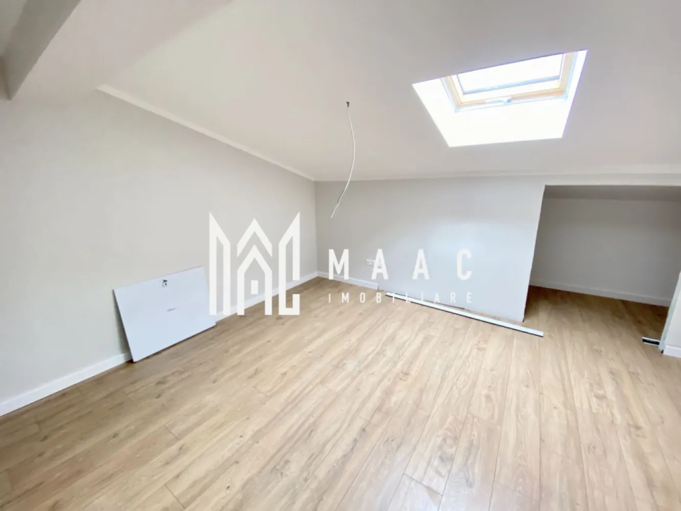 Apartament 4 camere | Balcon | 2 Bai | Parcare