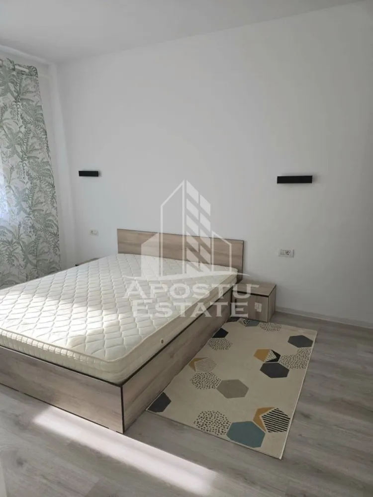 Apartament cu 2 camere,pet friendly,Giroc - Agentia Apostu Estate va ofera spre inchiriere un apartament cu 2 camere, amenajat modern, situat la parterul unui imobil nou din Giroc, intr-o zona foarte buna, in apropiere de Lidl si Future Residence.

Apartamentul dispune de o suprafata utila de 48 mp, la care se adauga un balcon generos de 8 mp. 

Compartimentarea este practica, cu living si bucatarie open space, dormitor, baie(cu cabina de dus)3 si balcon, fiind ideal pentru un stil de viata confortabil.

Locuinta este complet mobilata si utilata modern, fiind dotata cu centrala termica proprie.

Beneficiaza de un loc de parcare inclus in pret.

Se accepta un animal de companie de talie mica. 

La semnarea contractului se solicita doua garantii, cu posibilitatea achitarii acestora in doua transe.

Va asteptam cu drag la o vizionare!