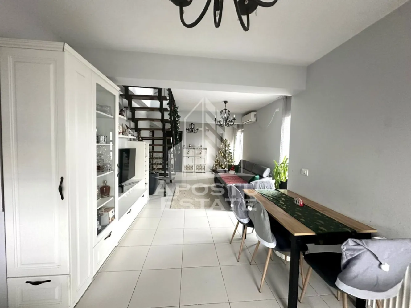 Casa individuala de vanzare cu 5 camere, P+M, zona Braytim, Timisoara - Agentia imobiliara APOSTU ESTATE va propune spre vanzare o casa individuala cu 5 camere, regim de inaltime P+M in judetul Timis, Timisoara, zona Braytim. 
Casa are o suprafata utila 175 mp si teren 226 mp. 
Confortul termic este realizat prin intermediul centralei proprii pe gaz si a aparatului de aer conditionat. 
Se vinde mobilata si utilata.
Agentia imobiliara Apostu Estate va ofera consultanta bancara gratuita prin intermediul colaboratorilor nostri pentru alegerea celui mai potrivit tip de credit, astfel incat tu sa devi noul proprietar al acestui apartament.
Va asteptam cu drag la o vizionare!
ID intern: CP2876193.