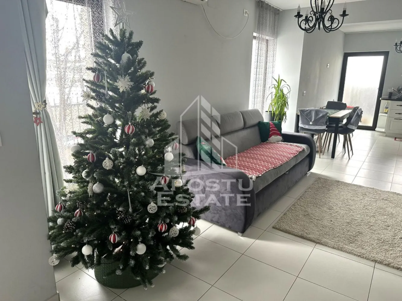 Casa individuala de vanzare cu 5 camere, P+M, zona Braytim, Timisoara - Agentia imobiliara APOSTU ESTATE va propune spre vanzare o casa individuala cu 5 camere, regim de inaltime P+M in judetul Timis, Timisoara, zona Braytim. 
Casa are o suprafata utila 175 mp si teren 226 mp. 
Confortul termic este realizat prin intermediul centralei proprii pe gaz si a aparatului de aer conditionat. 
Se vinde mobilata si utilata.
Agentia imobiliara Apostu Estate va ofera consultanta bancara gratuita prin intermediul colaboratorilor nostri pentru alegerea celui mai potrivit tip de credit, astfel incat tu sa devi noul proprietar al acestui apartament.
Va asteptam cu drag la o vizionare!
ID intern: CP2876193.