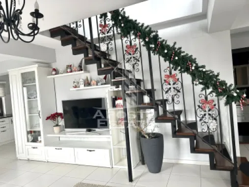 Casa individuala de vanzare cu 5 camere, P+M, zona Braytim, Timisoara
