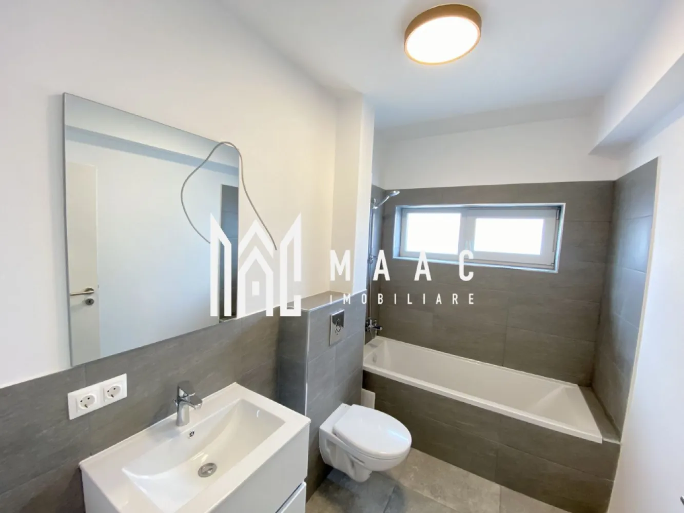 Apartament 4 camere | Balcon | 2 Bai | Parcare