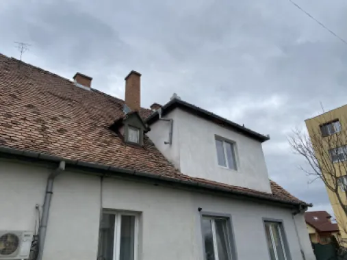 Vând garsonieră ( cameră , bucătărie )