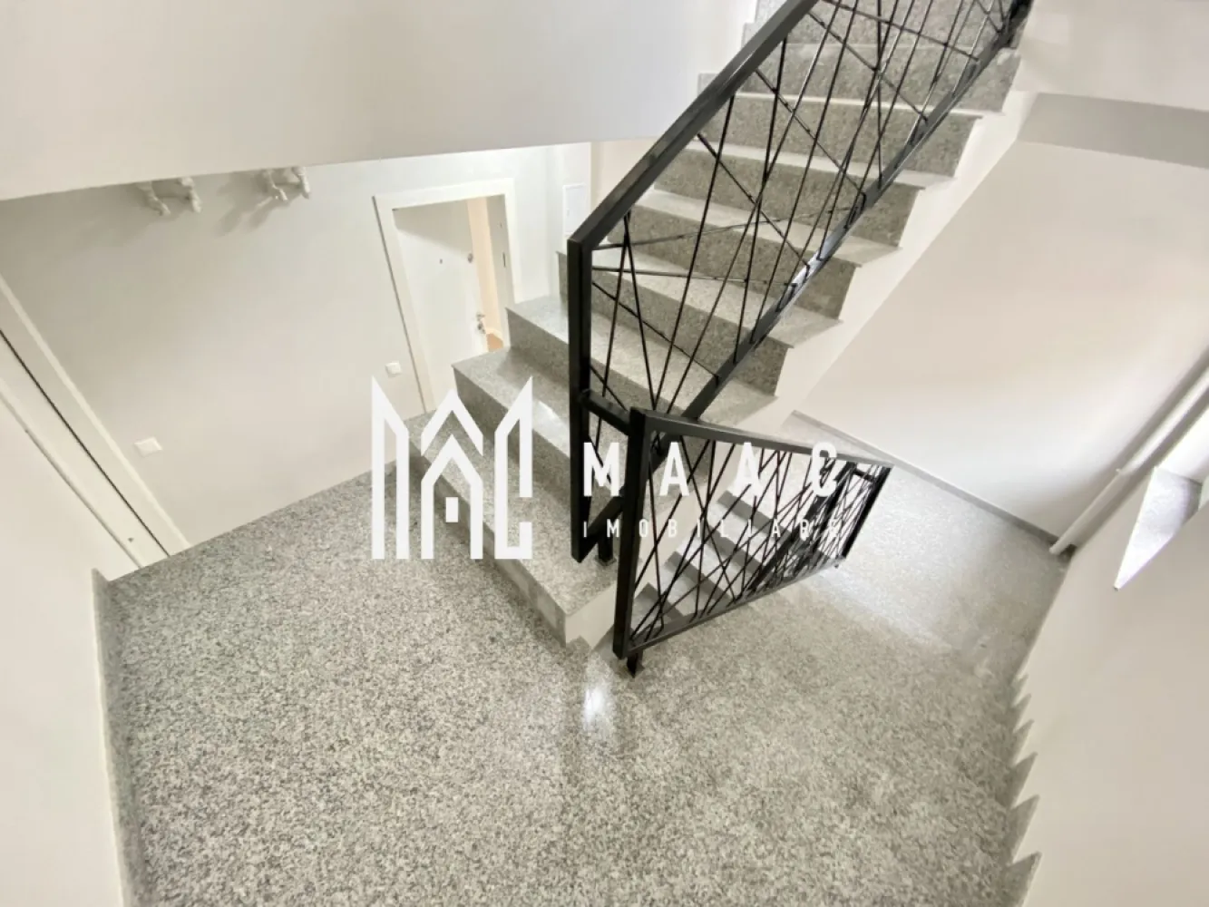 Apartament 4 camere | Balcon | 2 Bai | Parcare