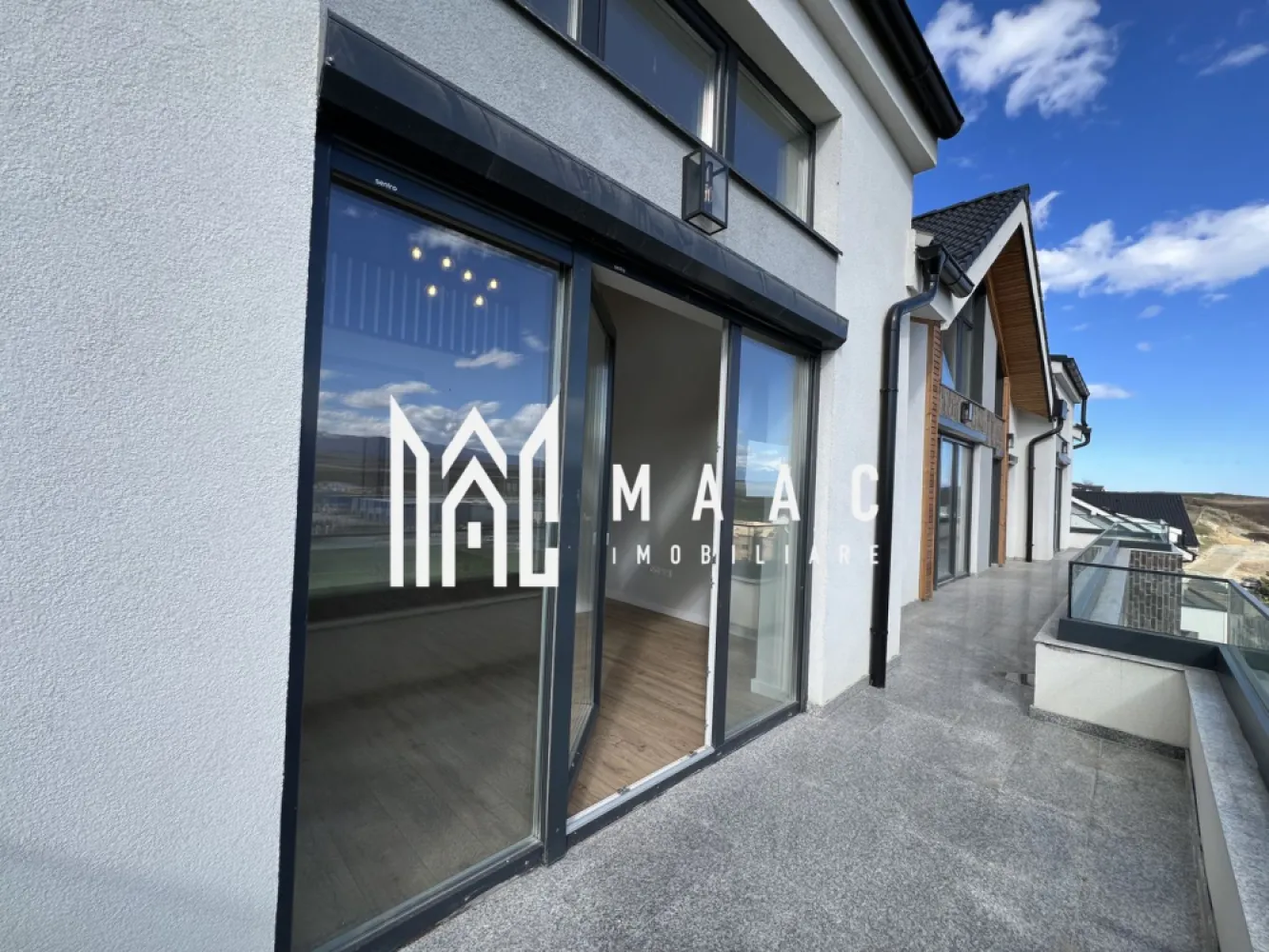 Apartament 4 camere | Balcon | 2 Bai | Parcare