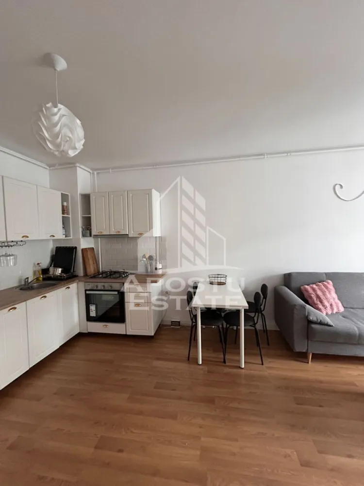 Apartament cu 2 camere open space Torontalului,Timisoara - Agentia imobiliara APOSTU ESTATE are placearea de a va oferi spre vanzare un apartament cu 2 camere in zona Torontalului.

Detalii tehnice:
-Protectie fonica si termica cu geam termopan tricameral;
-Usi de apartament blindate cu multiple puncte de închidere;
-Peretii exteriori din caramida Porotherm de 25 cm;
-Doua lifturi de ultima generatie;
-Centrala proprie SMART in condensare de 24 kw Bosch;
-Incalzire in pardoseala;
-Aer conditionat SMART Romstal cu o capacitate de racire de 12.000 BTU;
-Incinta securizata (supraveghere video bariera interfon);
-Izolatie exterioara;

Vecinatati:
- Iulius Mall
- NextFit
- Decathlon
- Hornbach
- Supermarket Auchan
- Supermarket Lidl
- Spitalul Premiere

Oferim consultanta si solutii financiare prin colaboratorii nostri.
Va invitam cu drag la o vizionare!