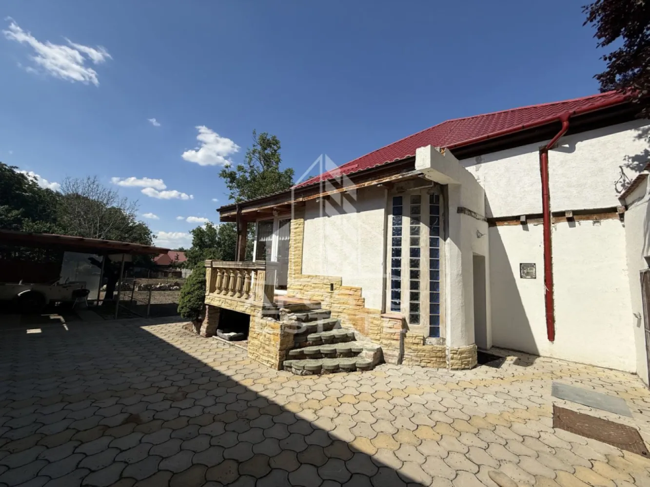 Casa individuala de vanzare cu proiect de extindere, zona Lunei