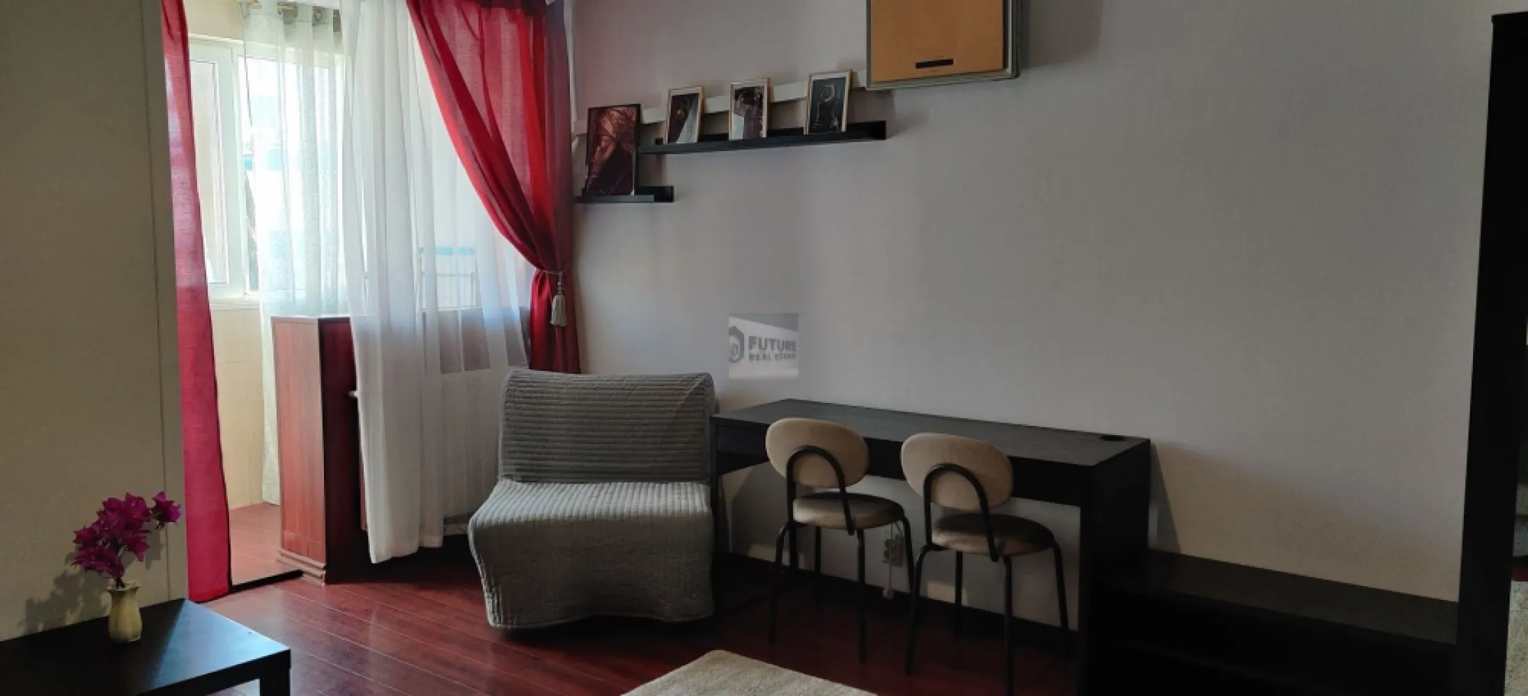 Particular închiriez garsonieră lângă Park Lake - Particular închiriez garsonieră renovată recent, foarte curată, complet mobilată și utilată, situată lângă Mall Park Lake , etaj 1/10. În apropiere este Piața Râmnicu Sărat , școală, grădiniță, parcul IOR, mijloace de transport (Metrou Dristor la 300 m) }}